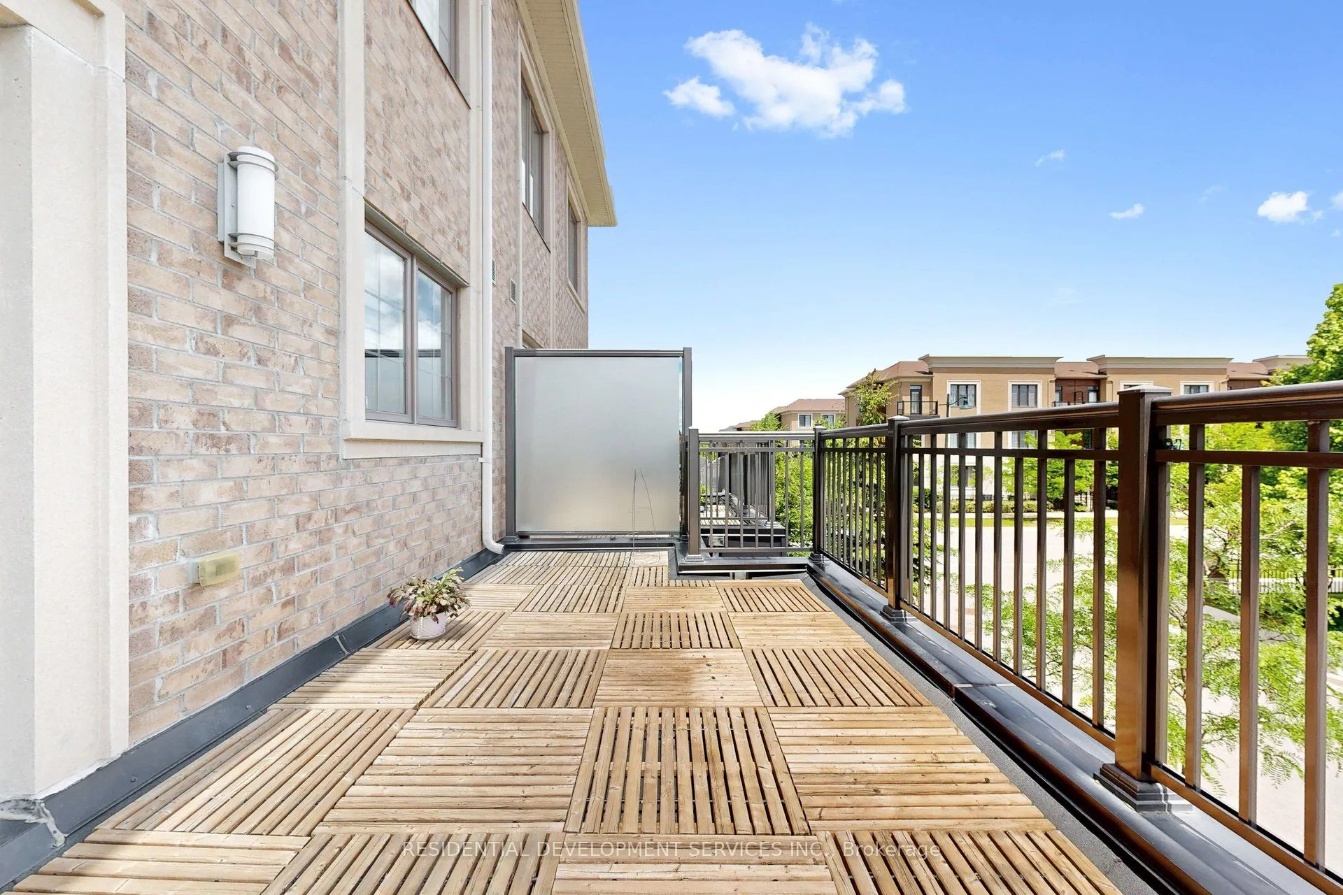 37 Village Parkway #18