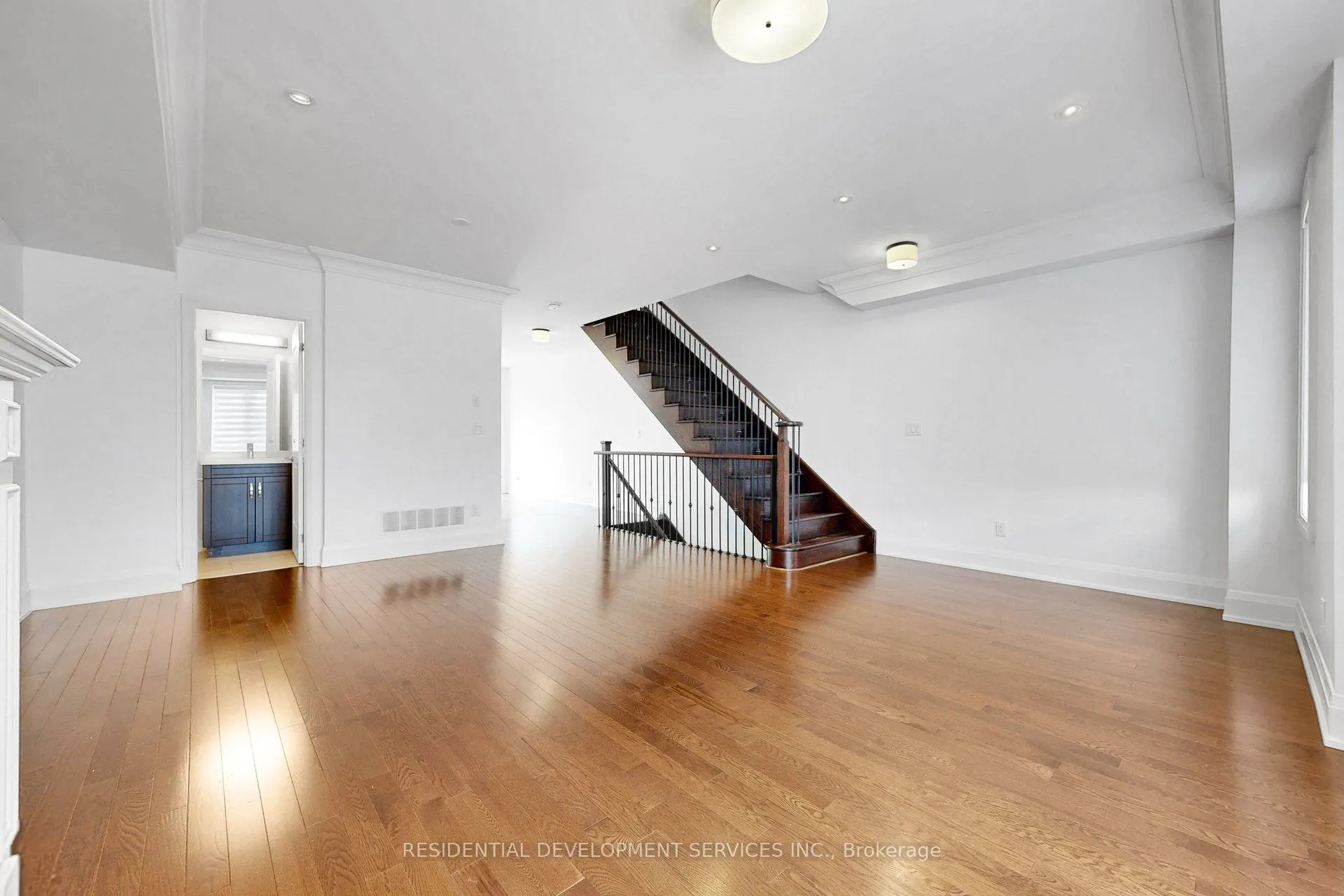 37 Village Parkway #18