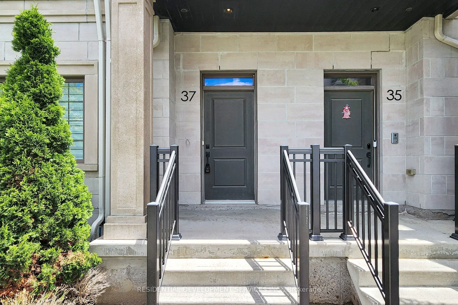 37 Village Parkway #18