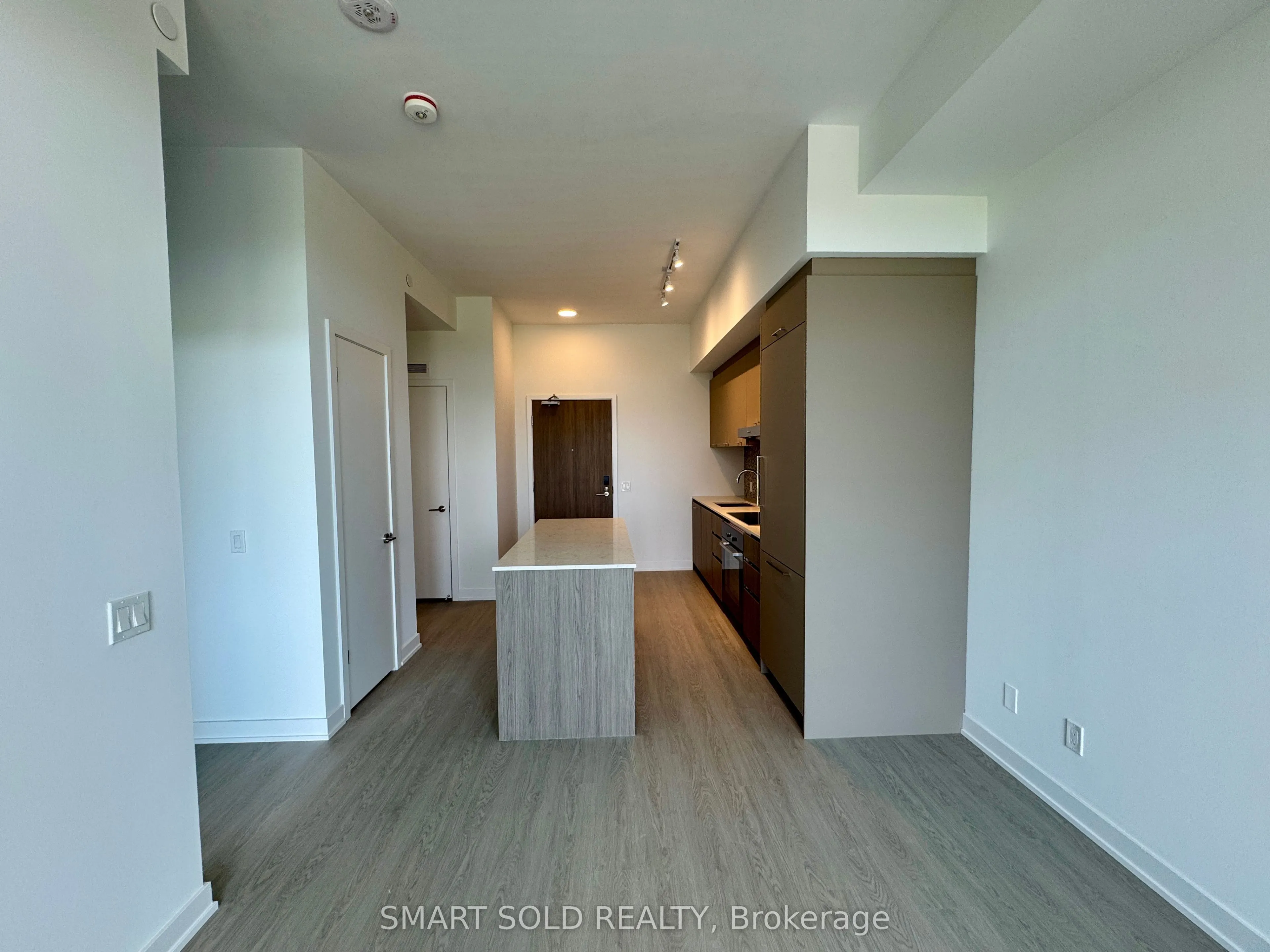 8188 Yonge Street #520