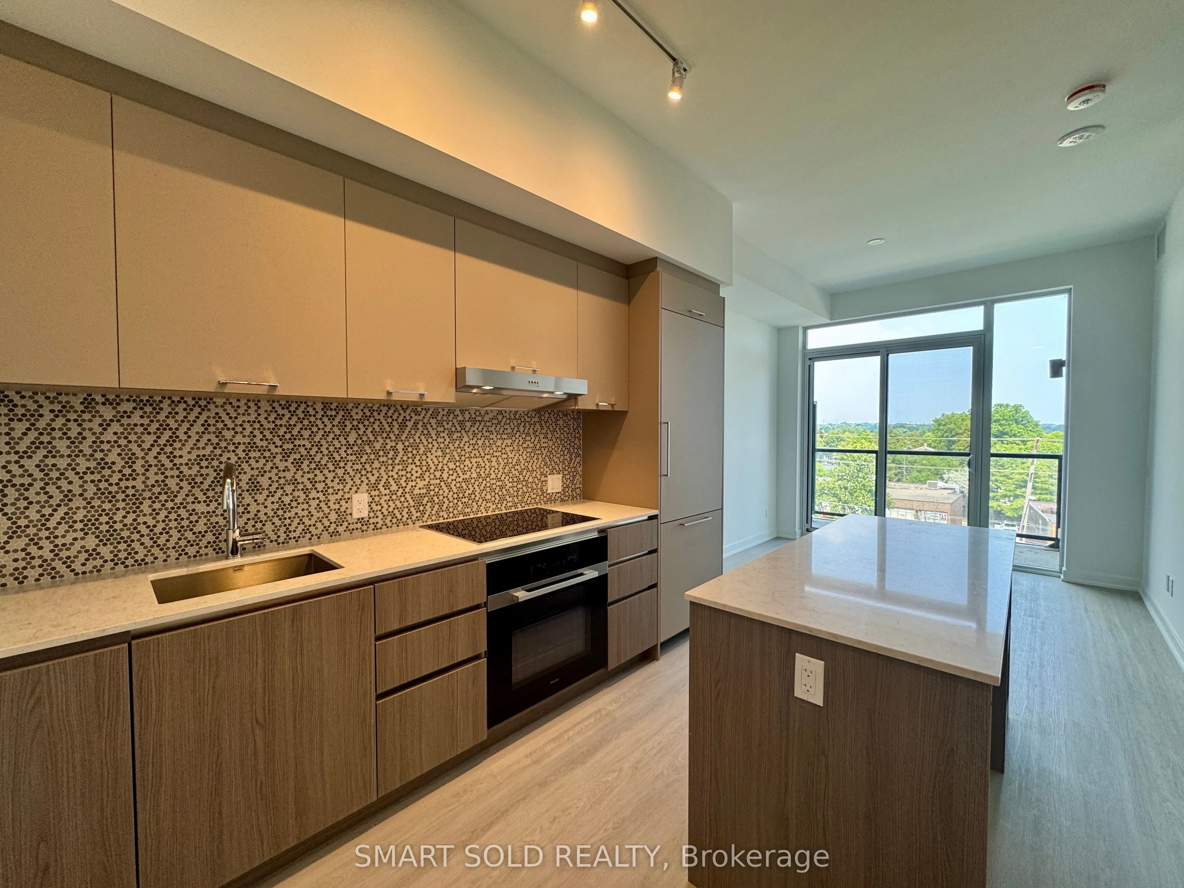 8188 Yonge Street #520