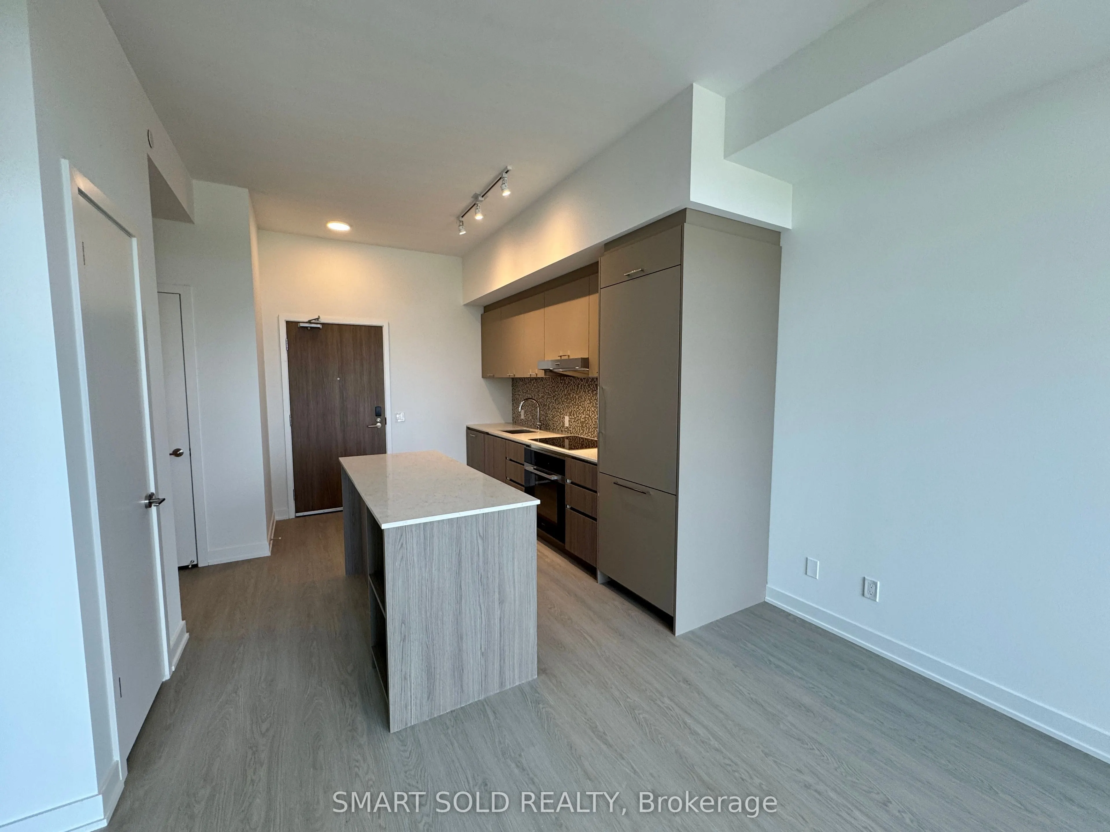 8188 Yonge Street #520