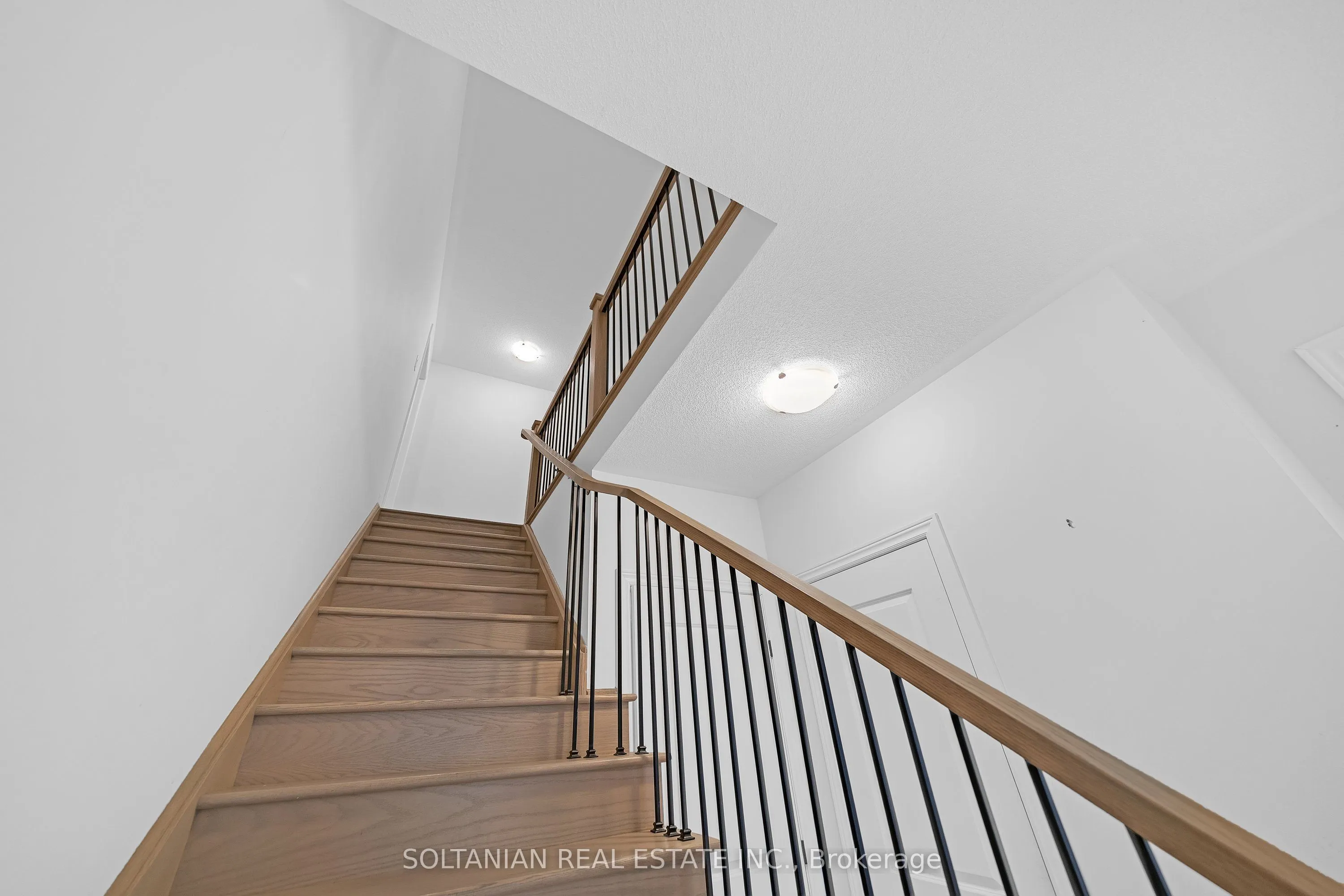 75 bud leggett Crescent