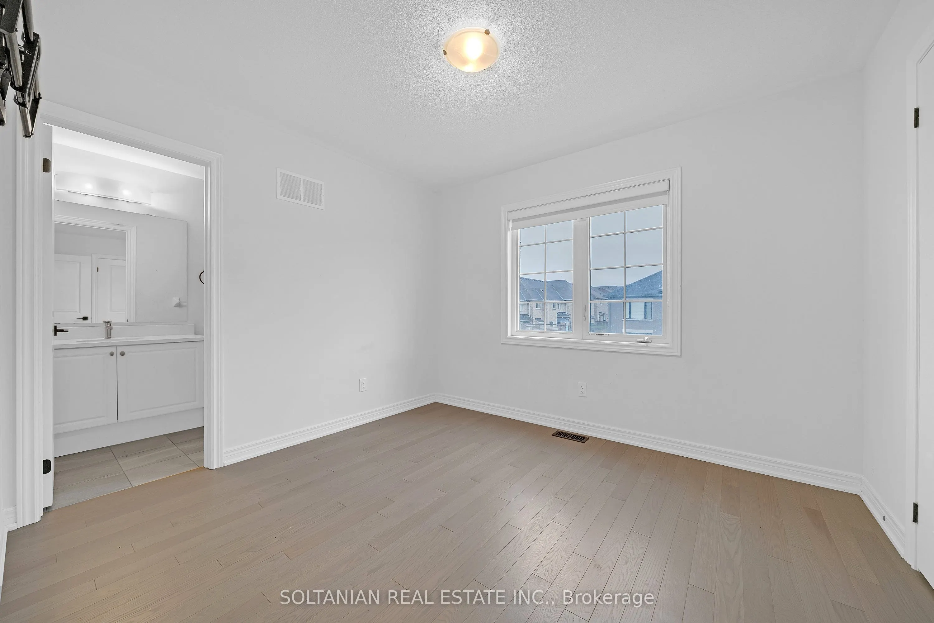 75 bud leggett Crescent
