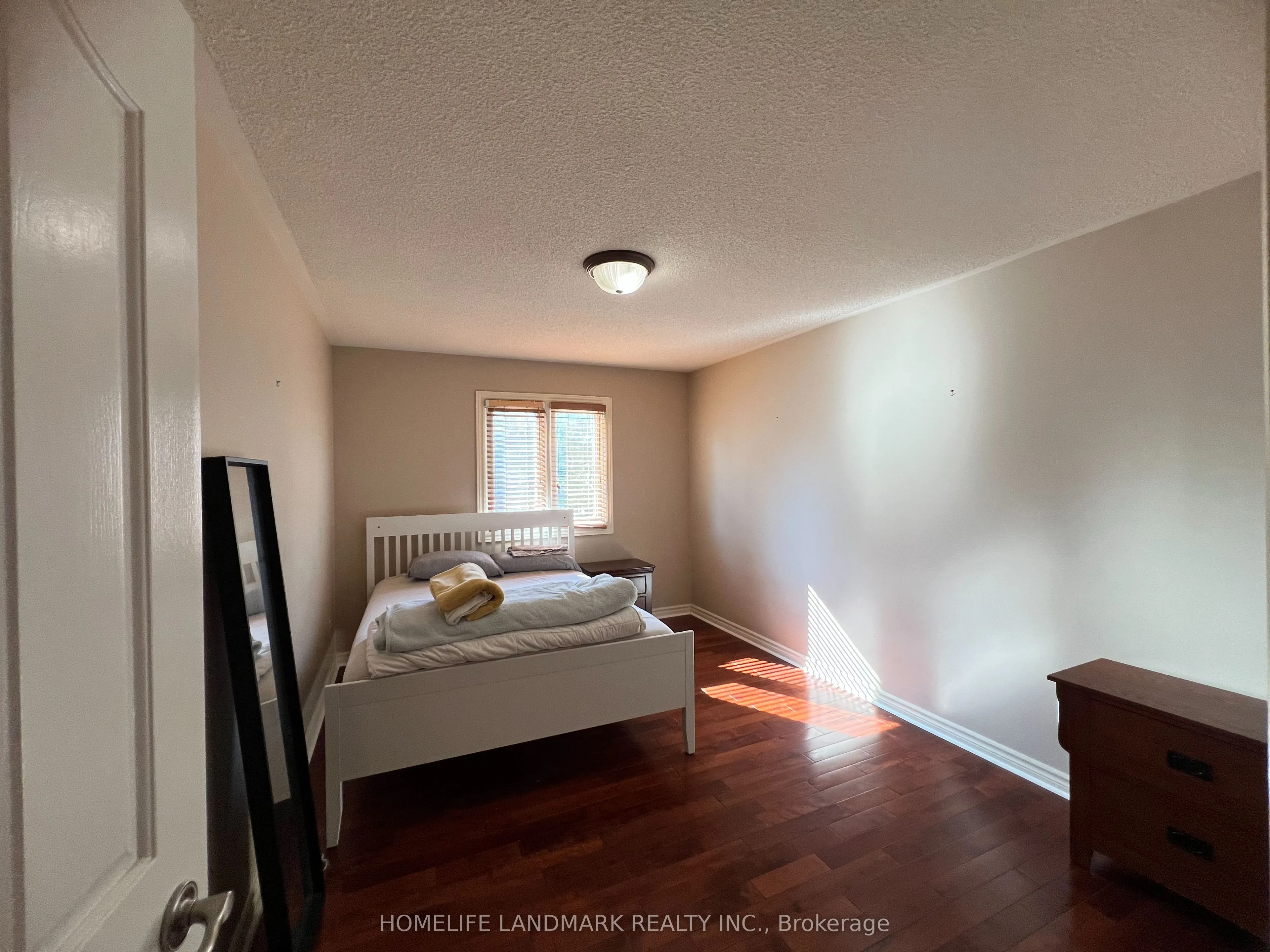 35 Montclair Road N