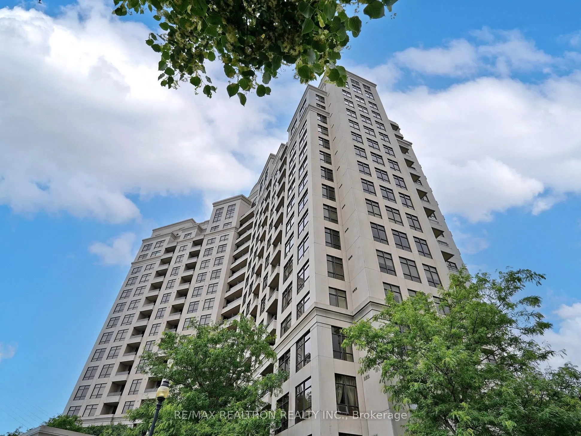 9225 Jane Street #401