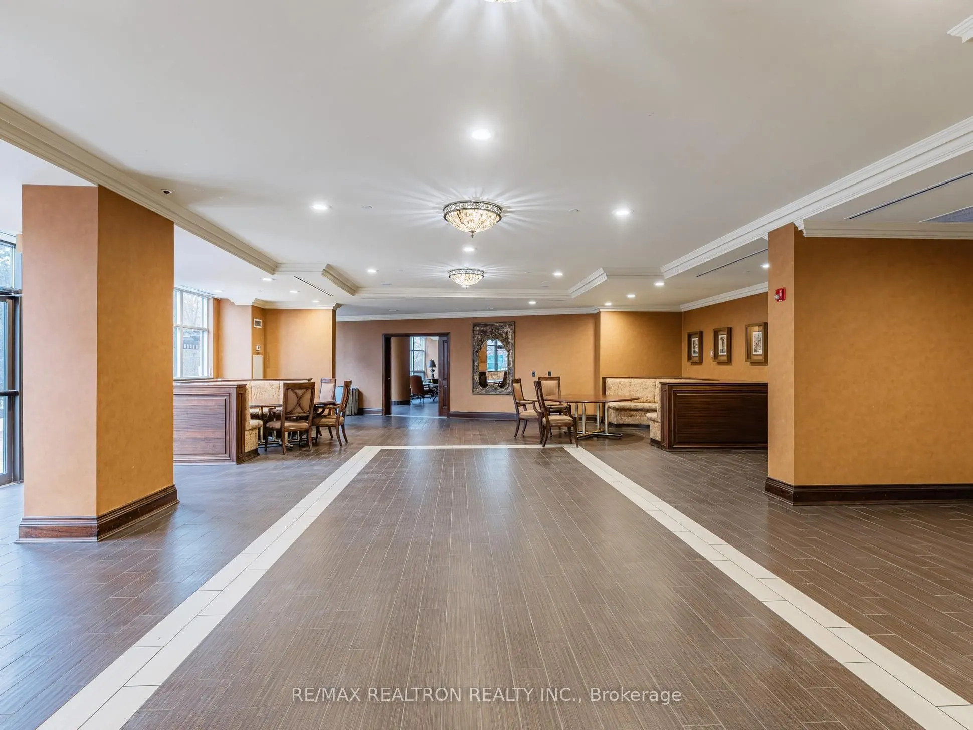 9225 Jane Street #401