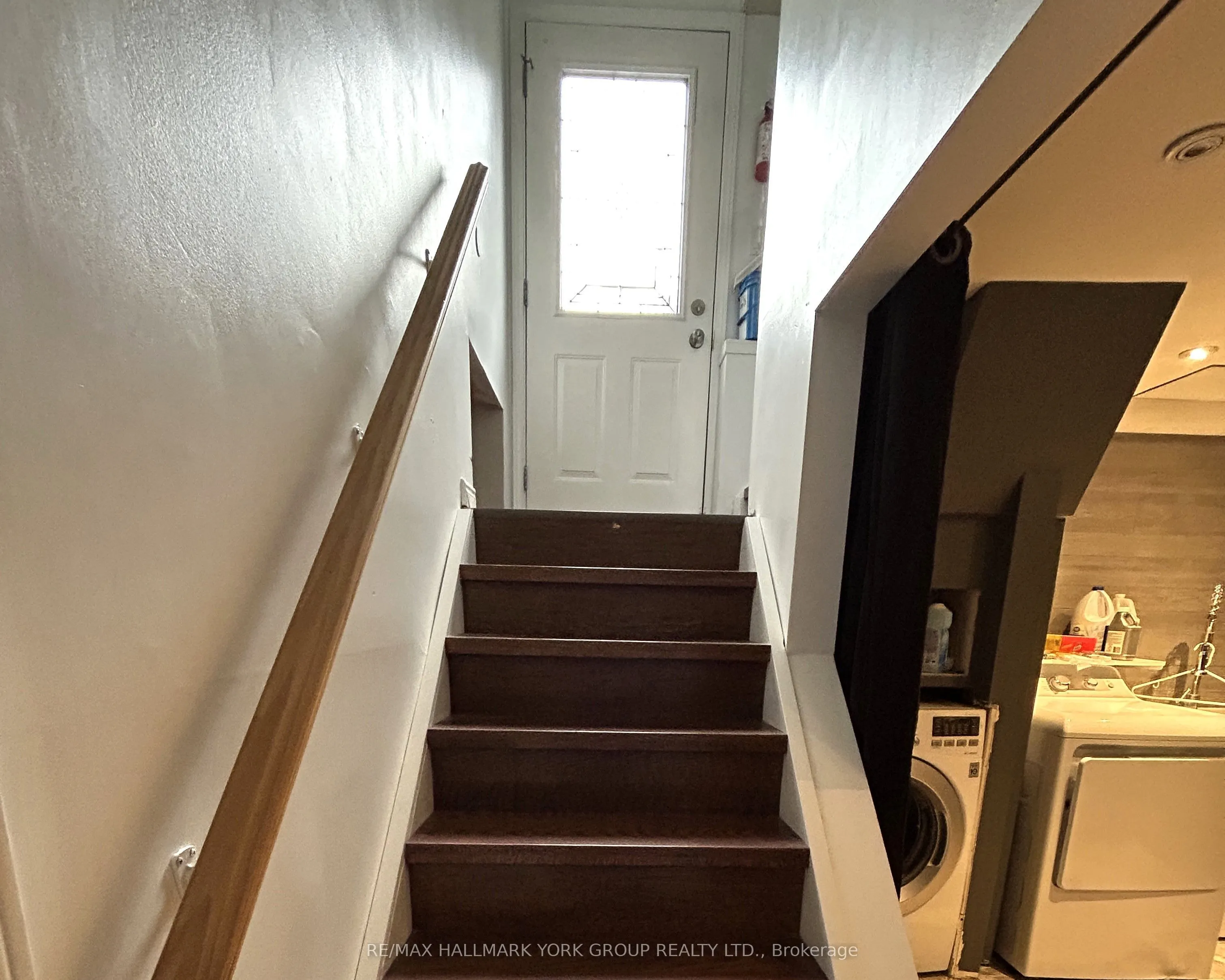 140 Riveredge Drive #Lower