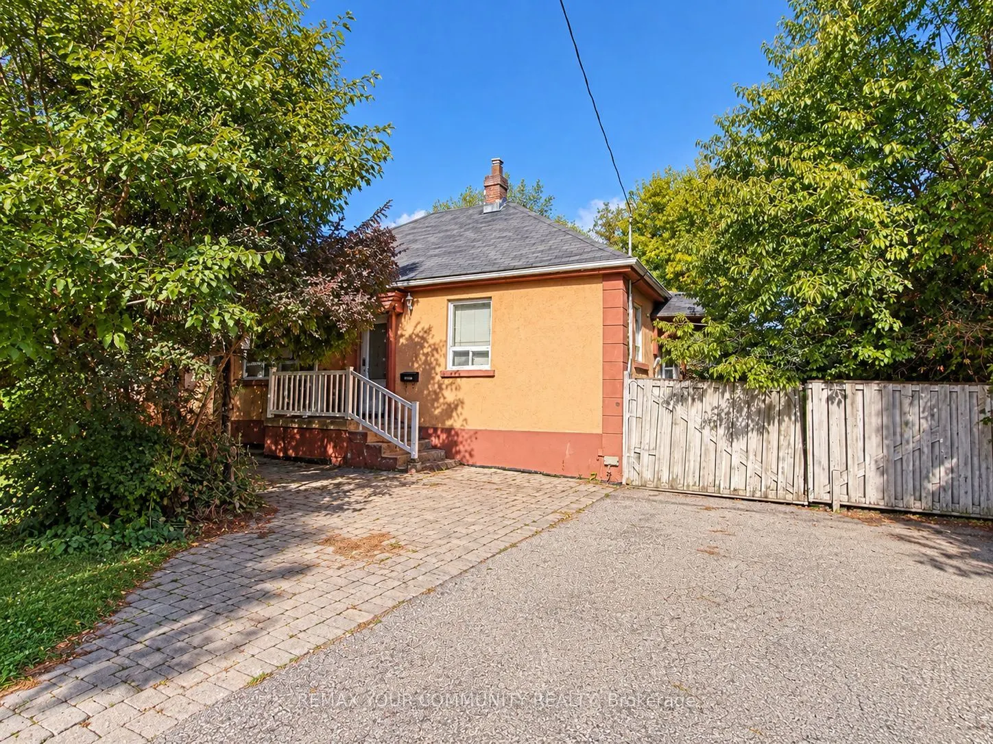 8 Hillside Avenue