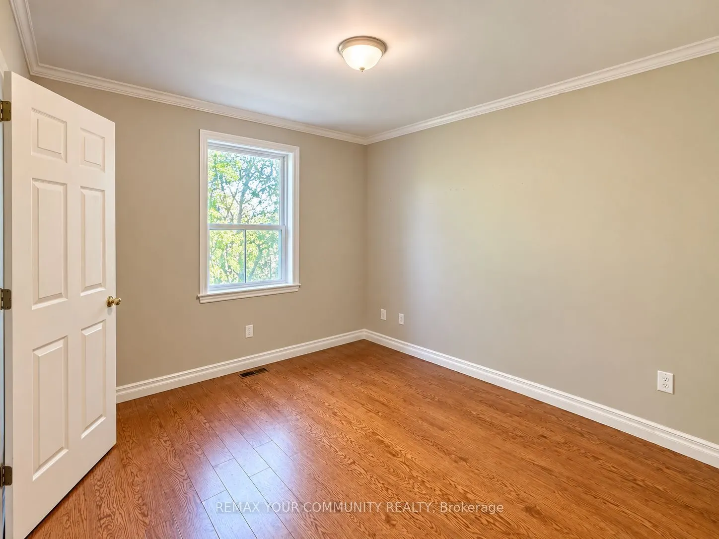 8 Hillside Avenue