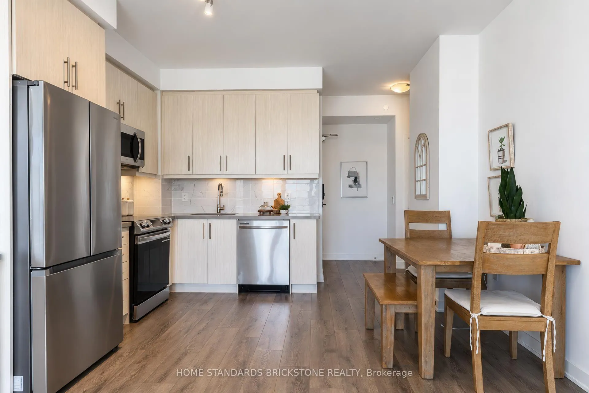 105 Oneida Crescent #1207