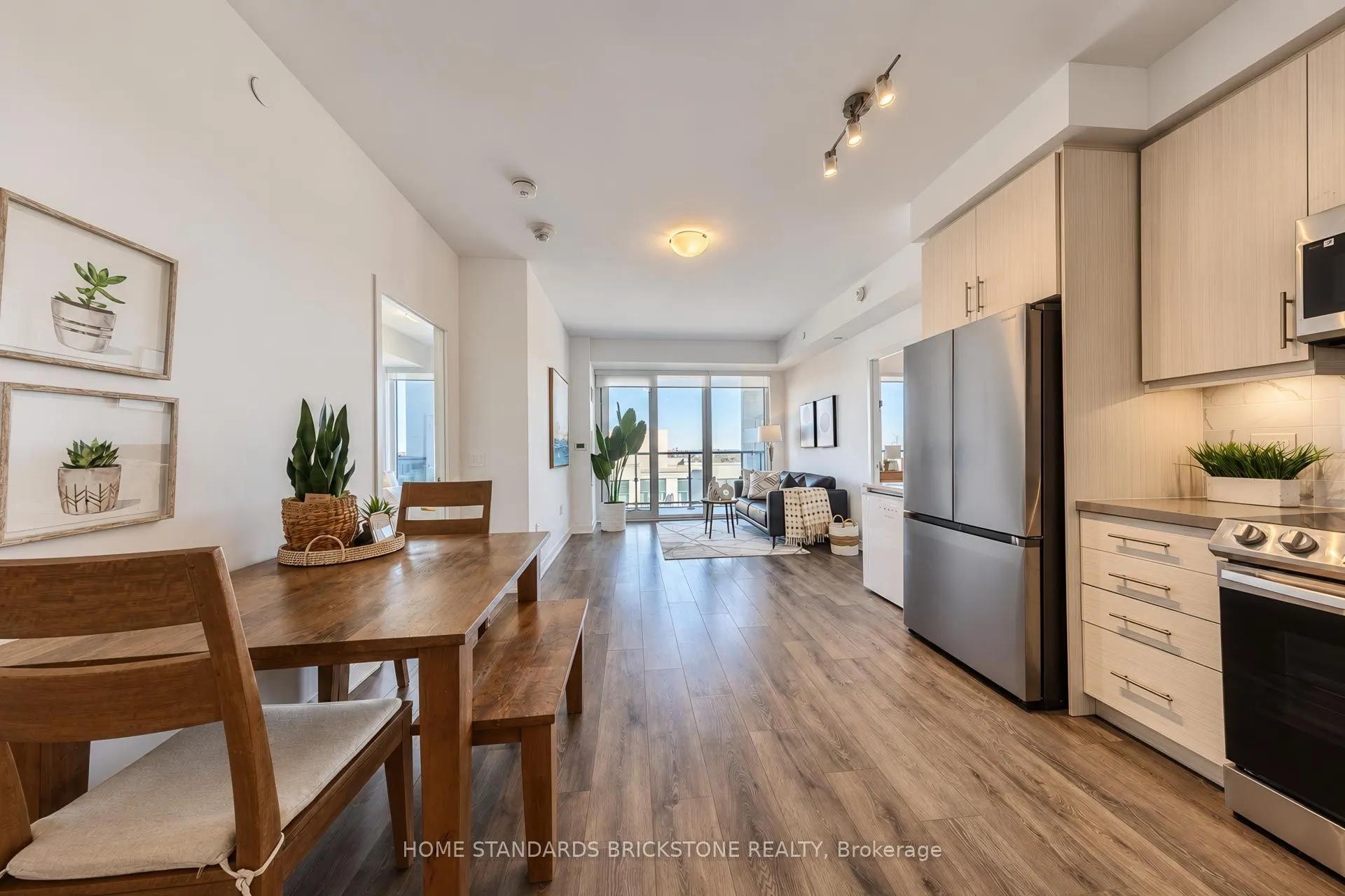 105 Oneida Crescent #1207