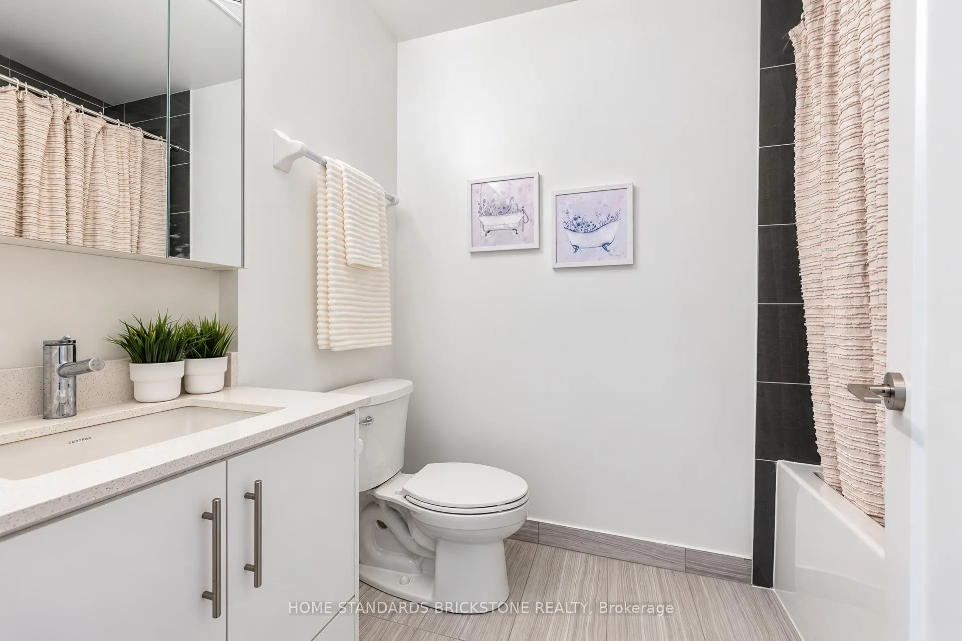 105 Oneida Crescent #1207