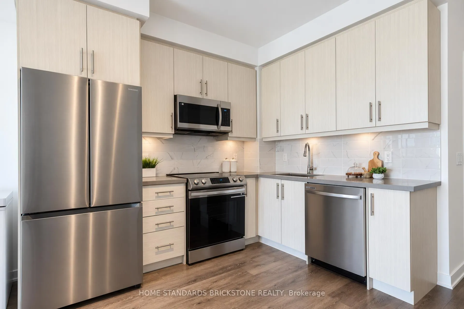 105 Oneida Crescent #1207