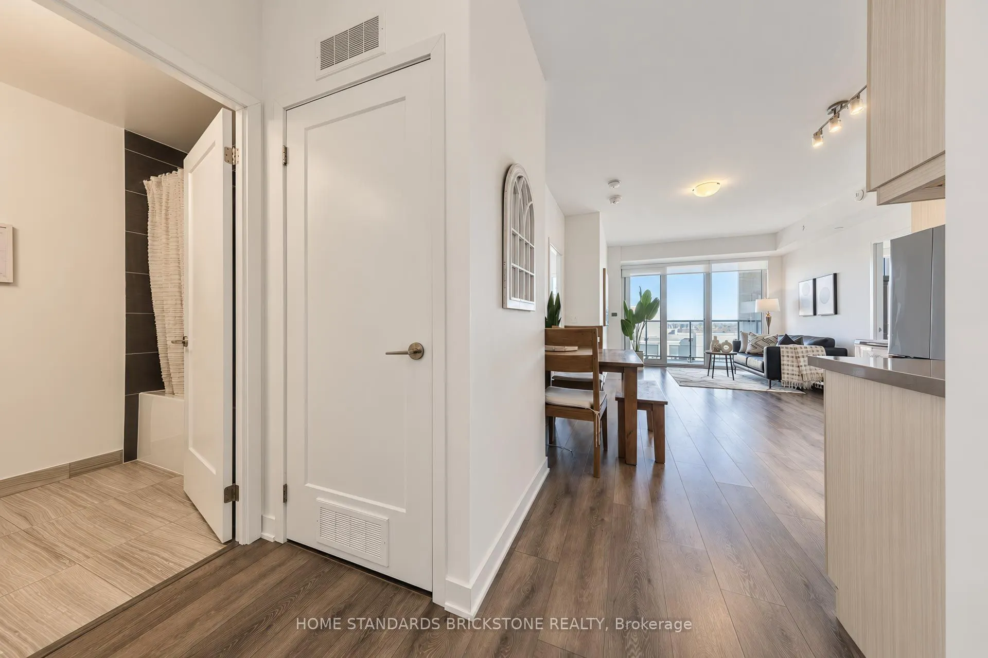 105 Oneida Crescent #1207
