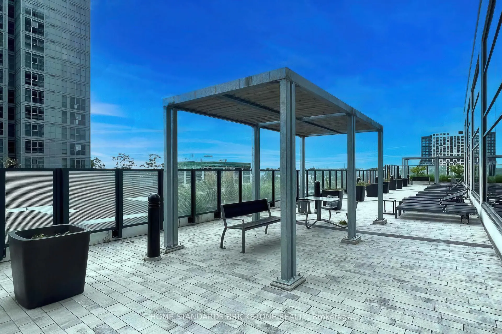 105 Oneida Crescent #1207