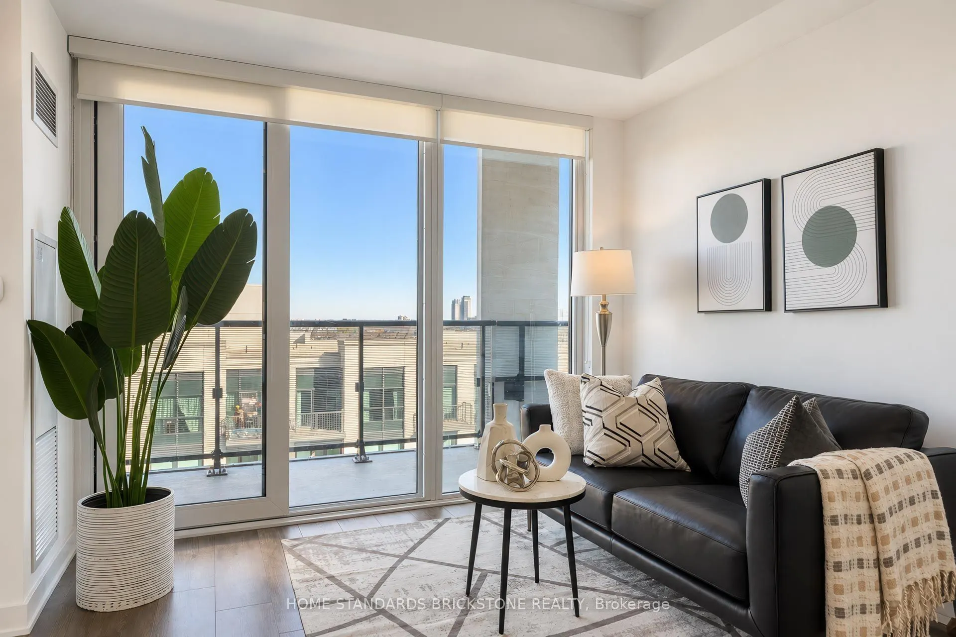 105 Oneida Crescent #1207