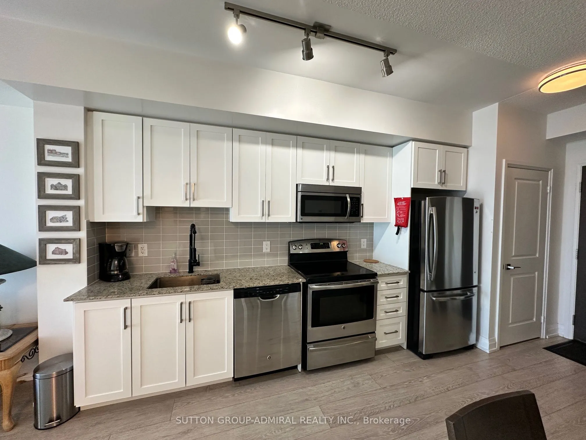 7161 Yonge Street #1728