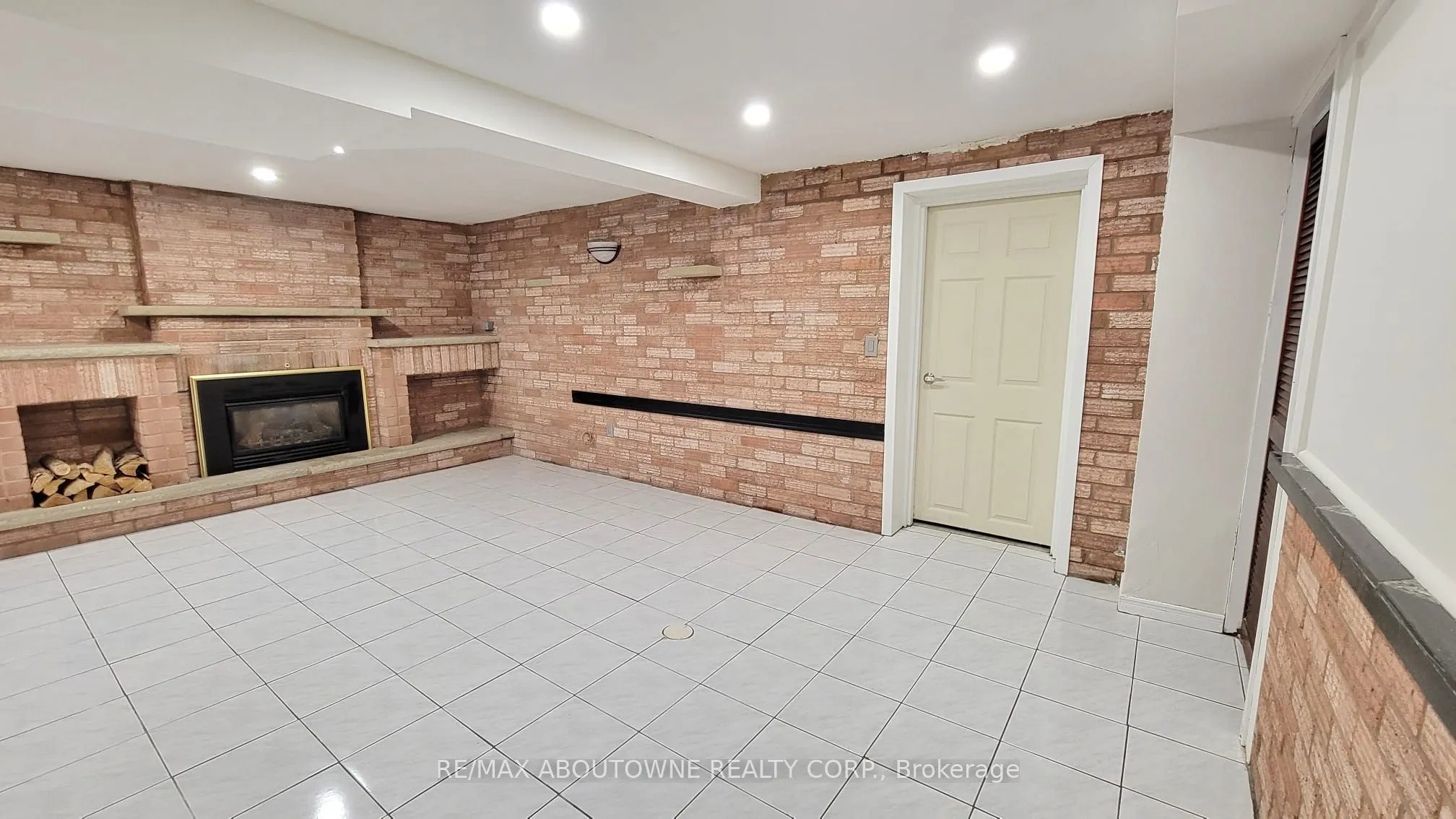 11 Mathewson Street