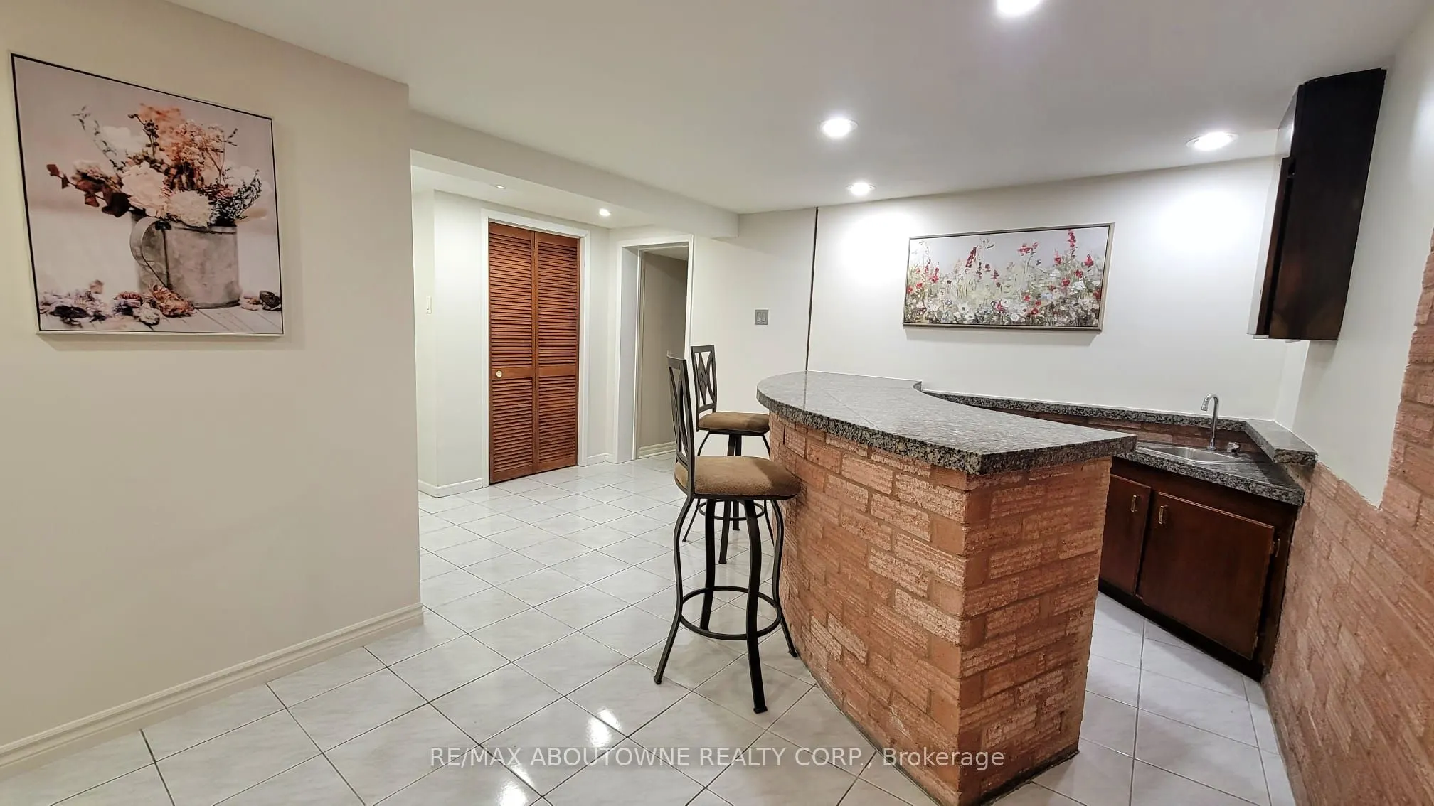 11 Mathewson Street