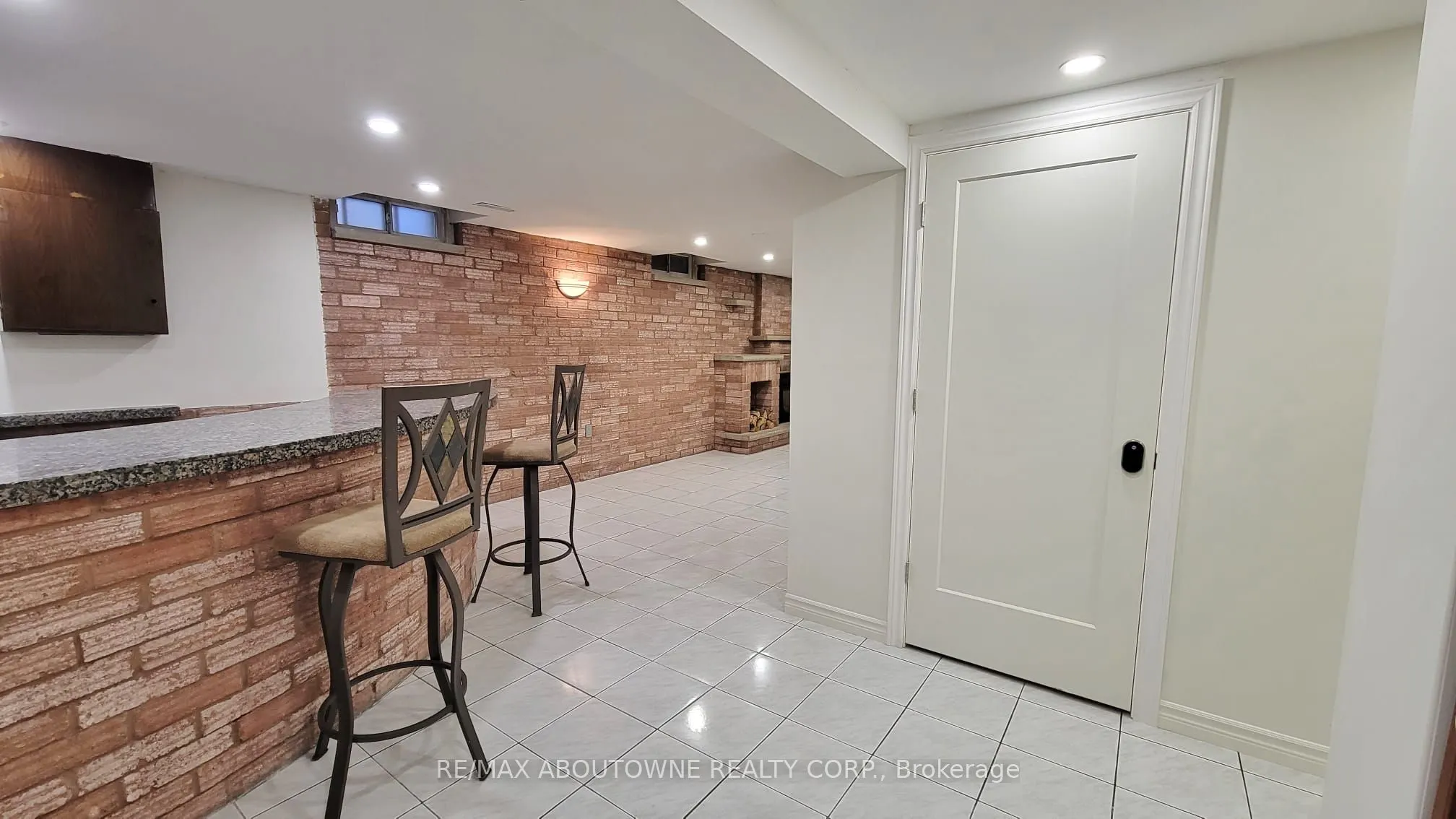 11 Mathewson Street