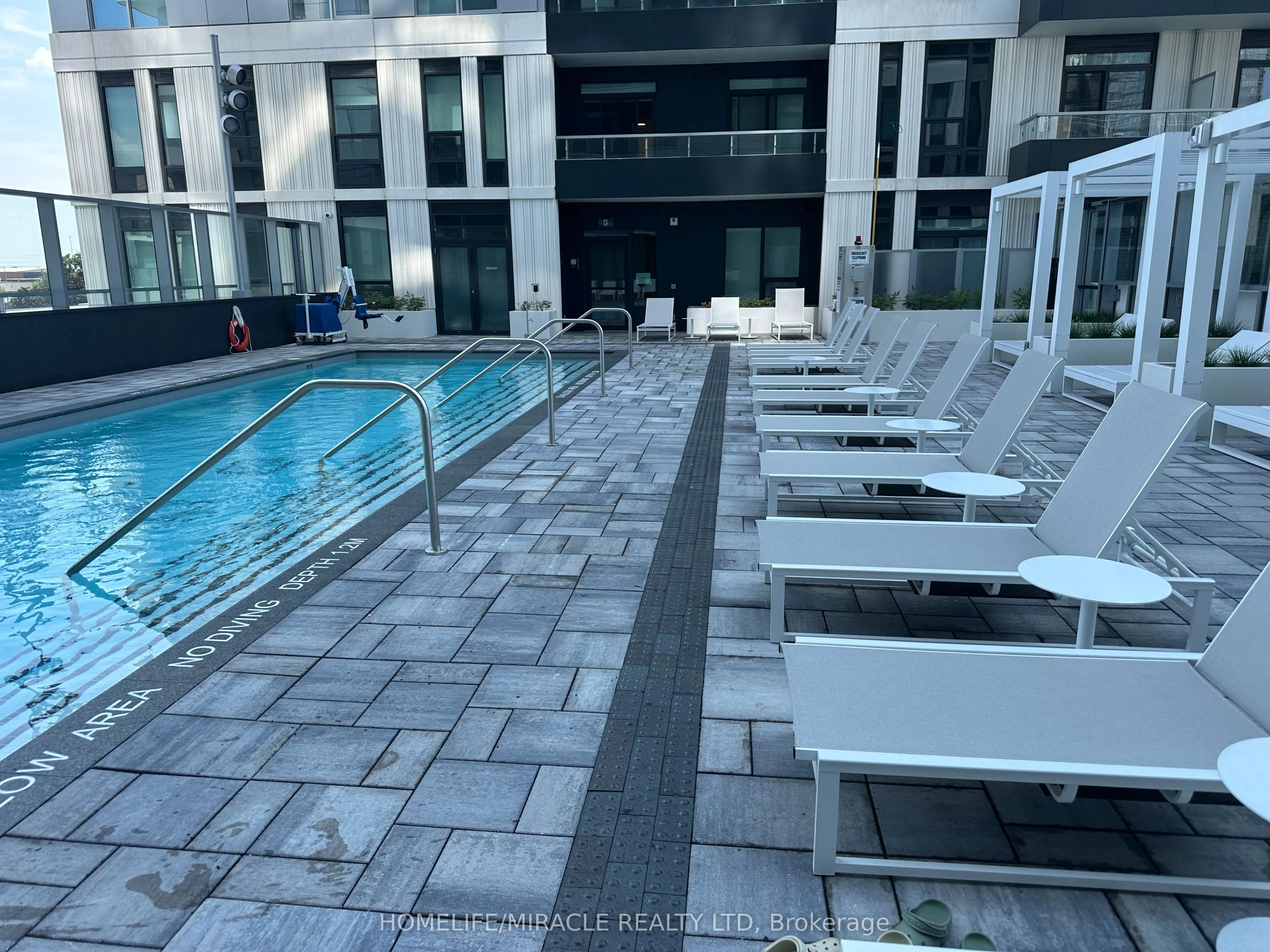 21 Meadowdale Road #2702