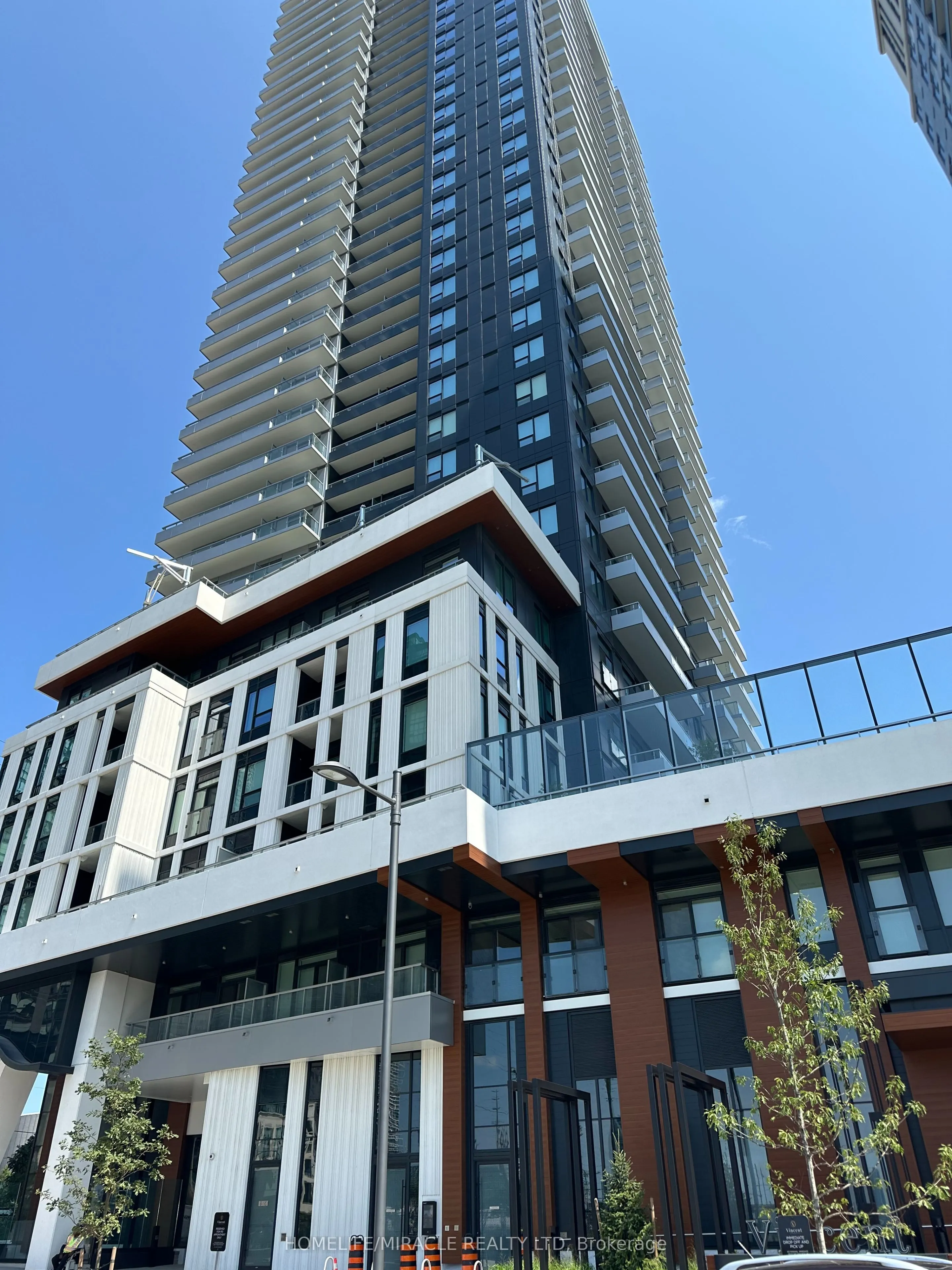 21 Meadowdale Road #2702