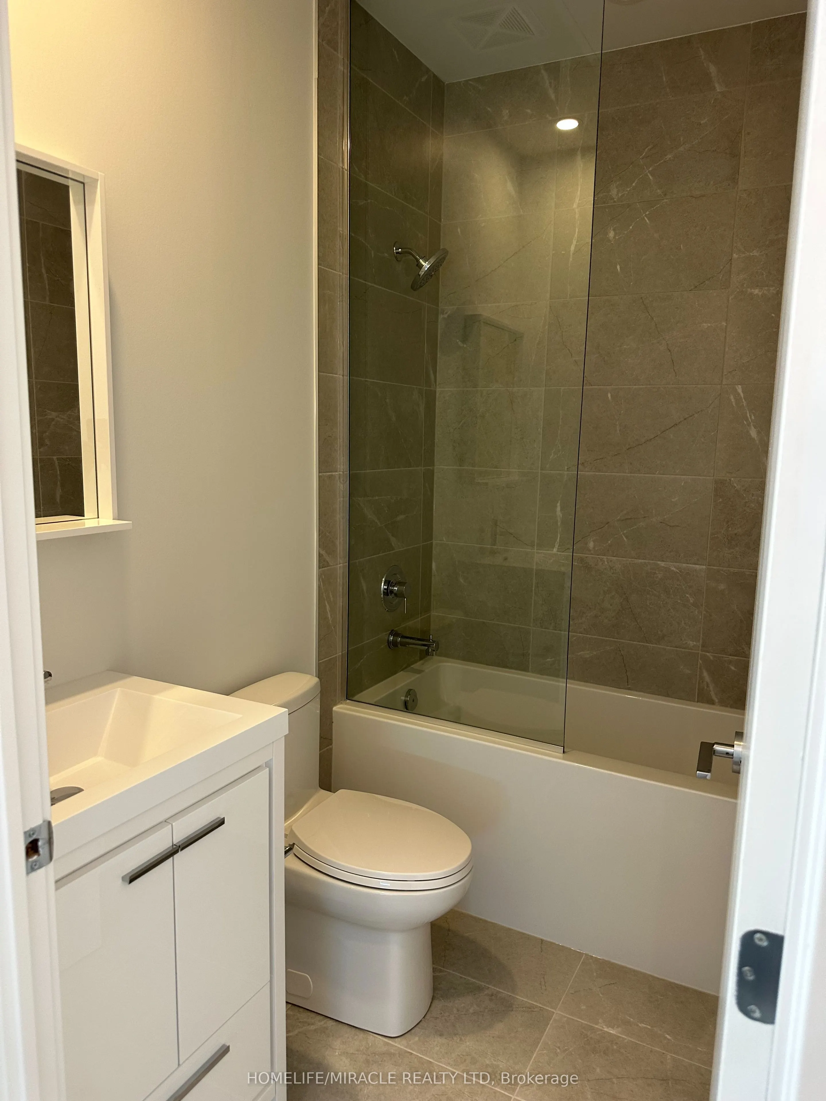 21 Meadowdale Road #2702