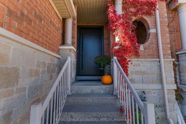 82 Loire Valley Avenue
