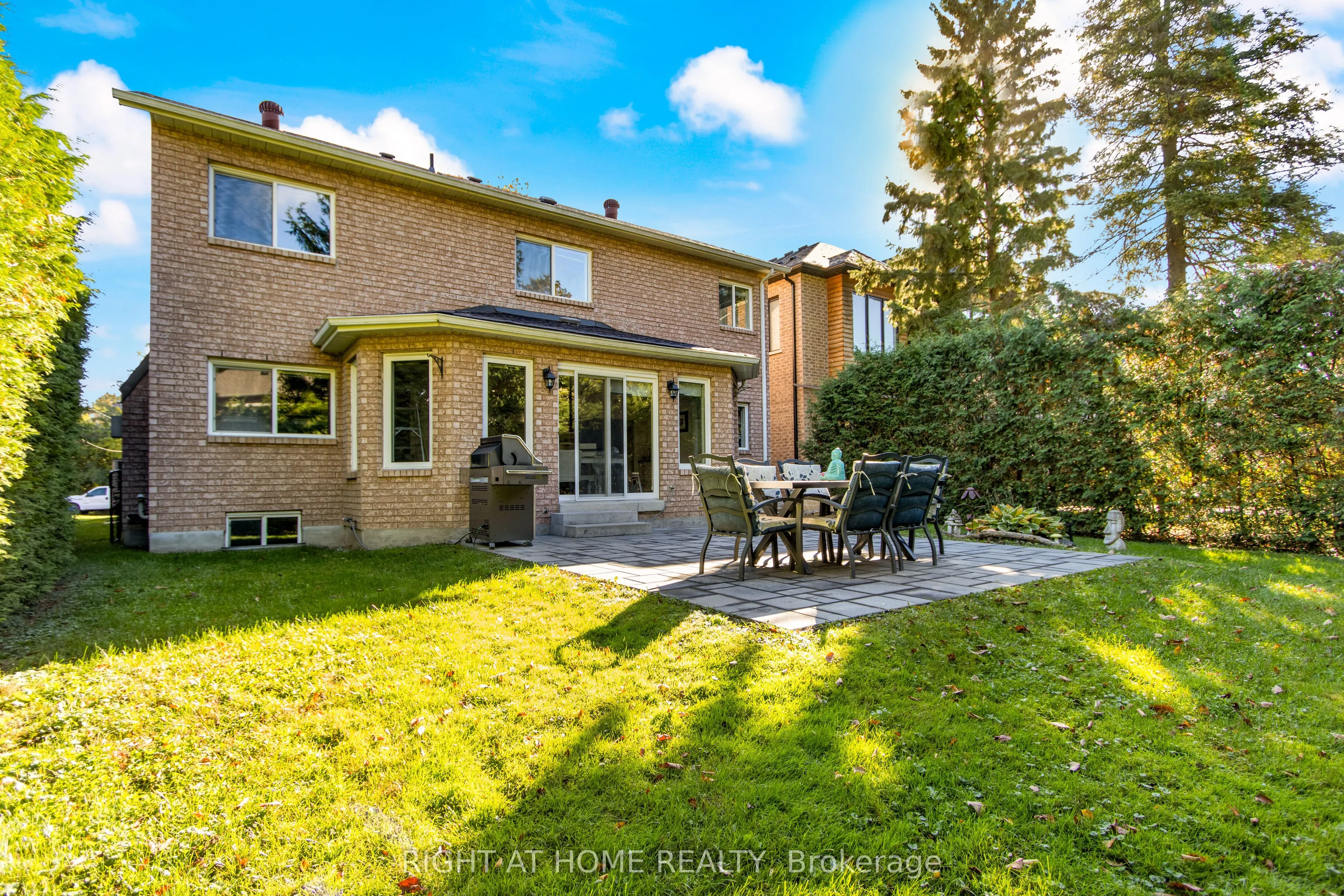 212 Olde Bayview Avenue
