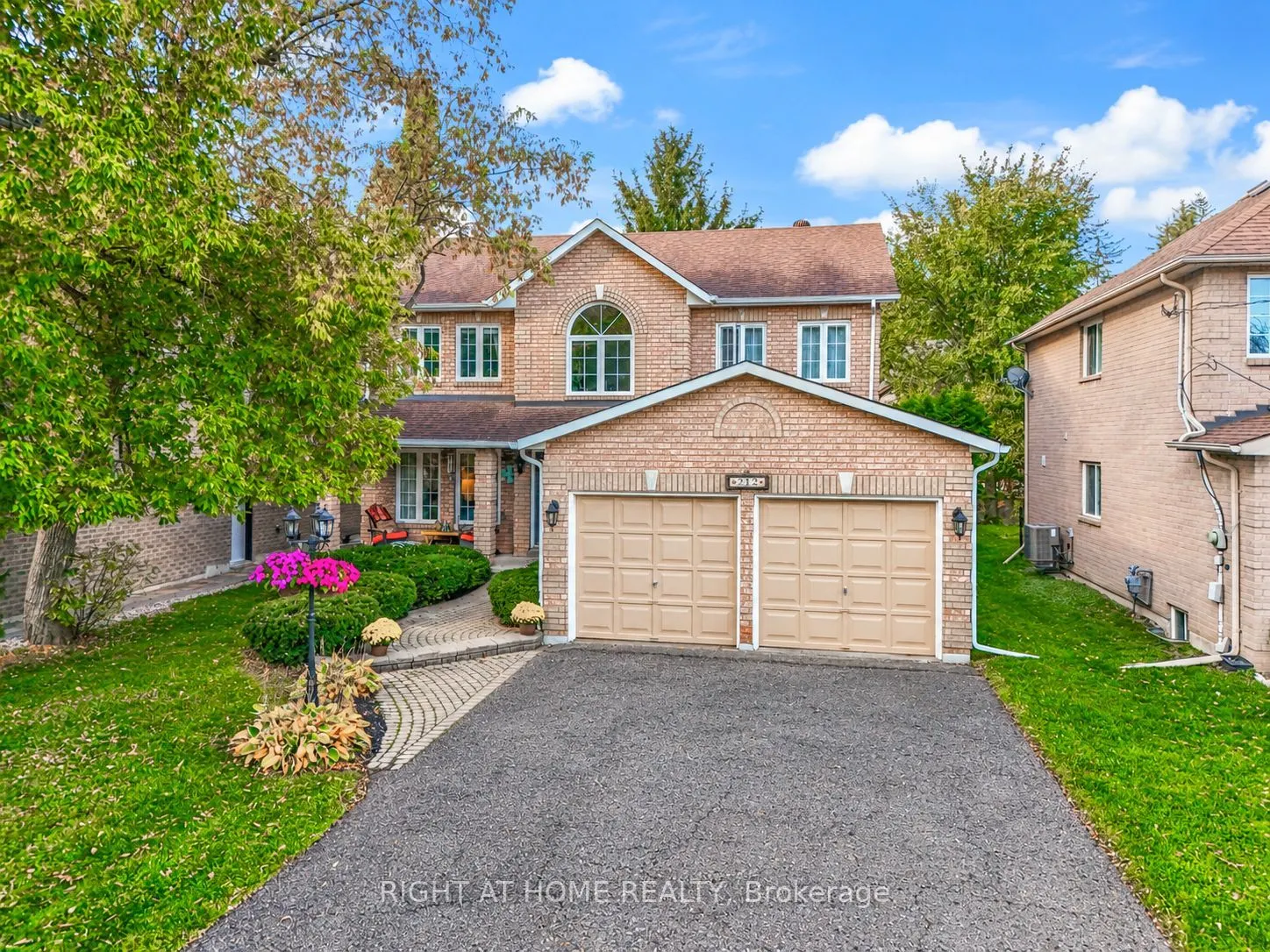 212 Olde Bayview Avenue