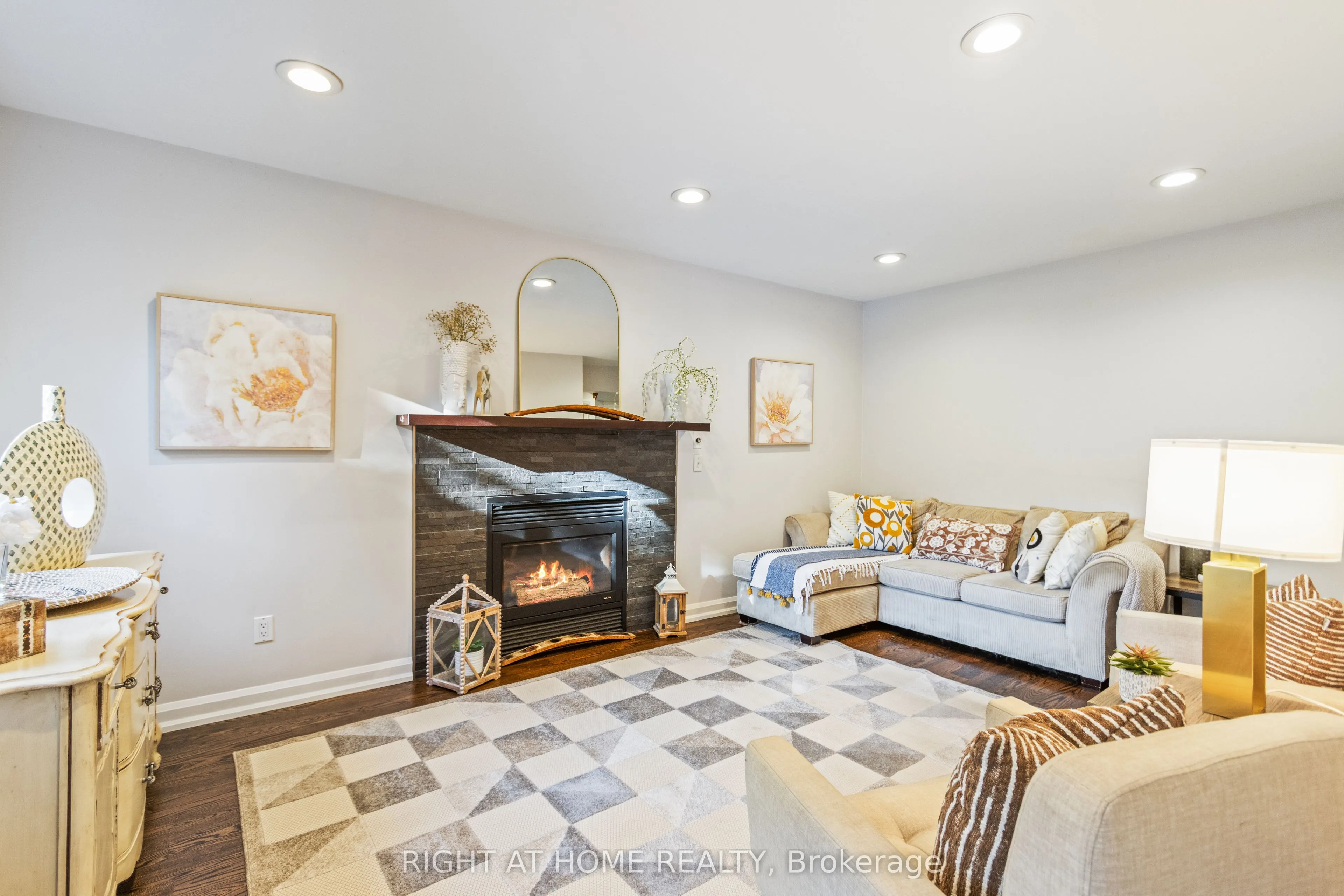 212 Olde Bayview Avenue