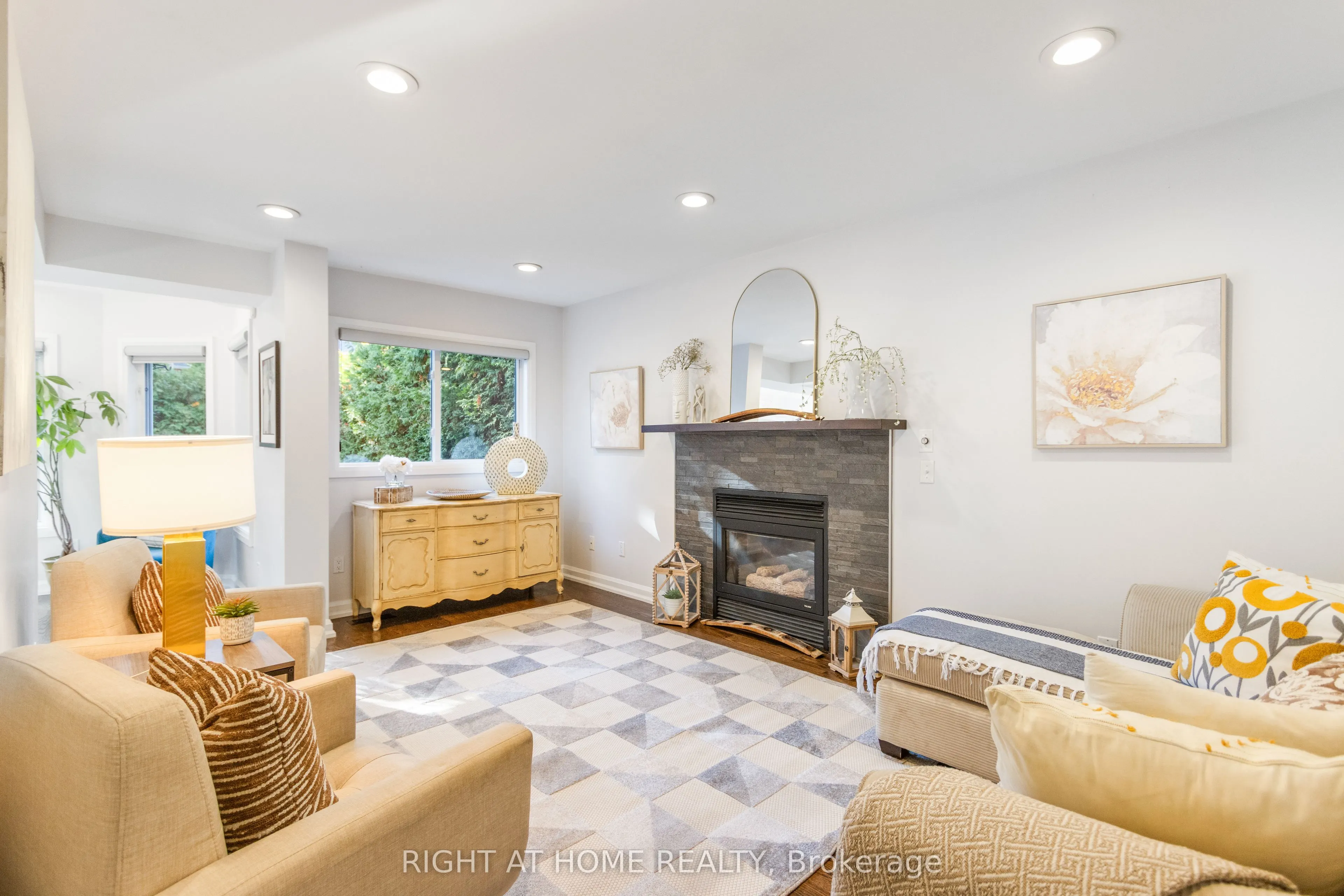 212 Olde Bayview Avenue