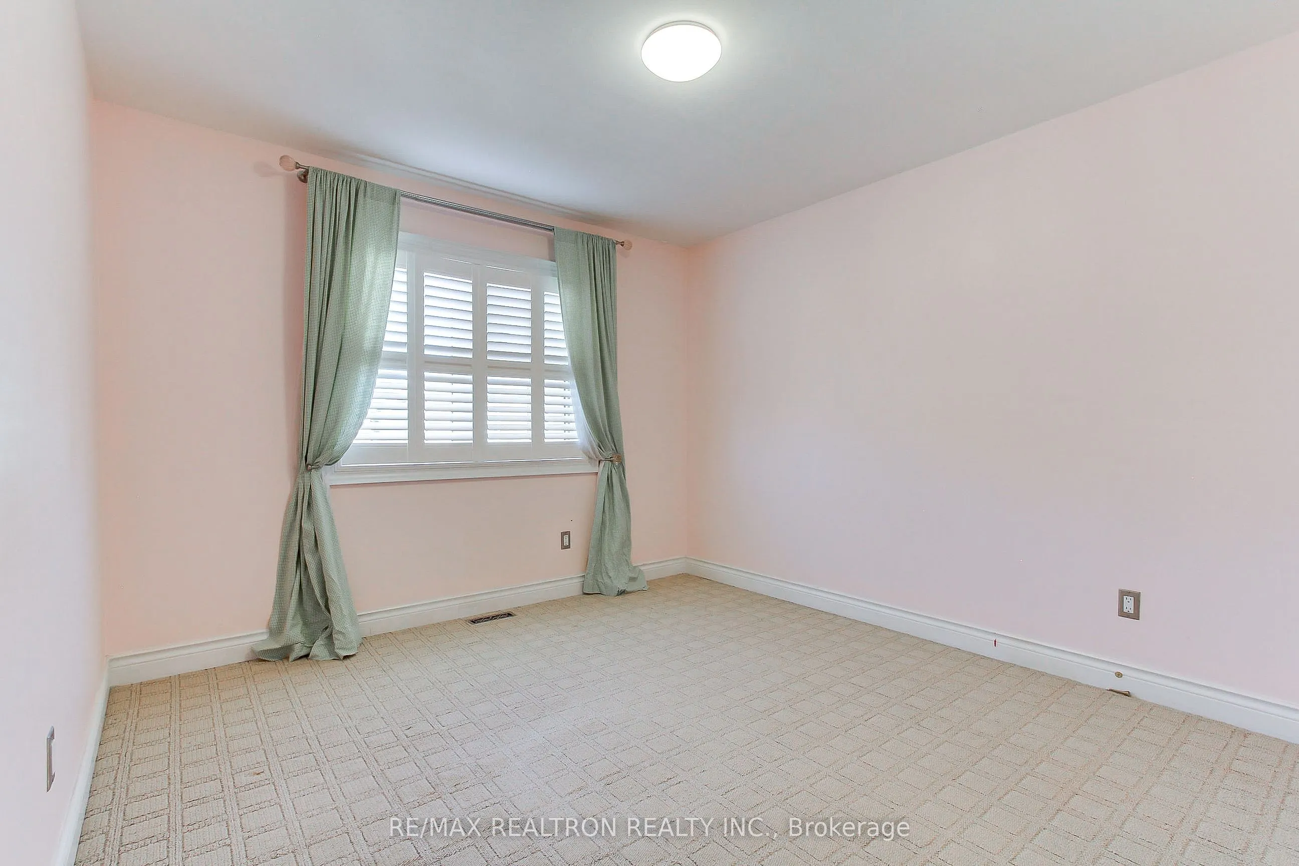 12 Victoria Wood Avenue