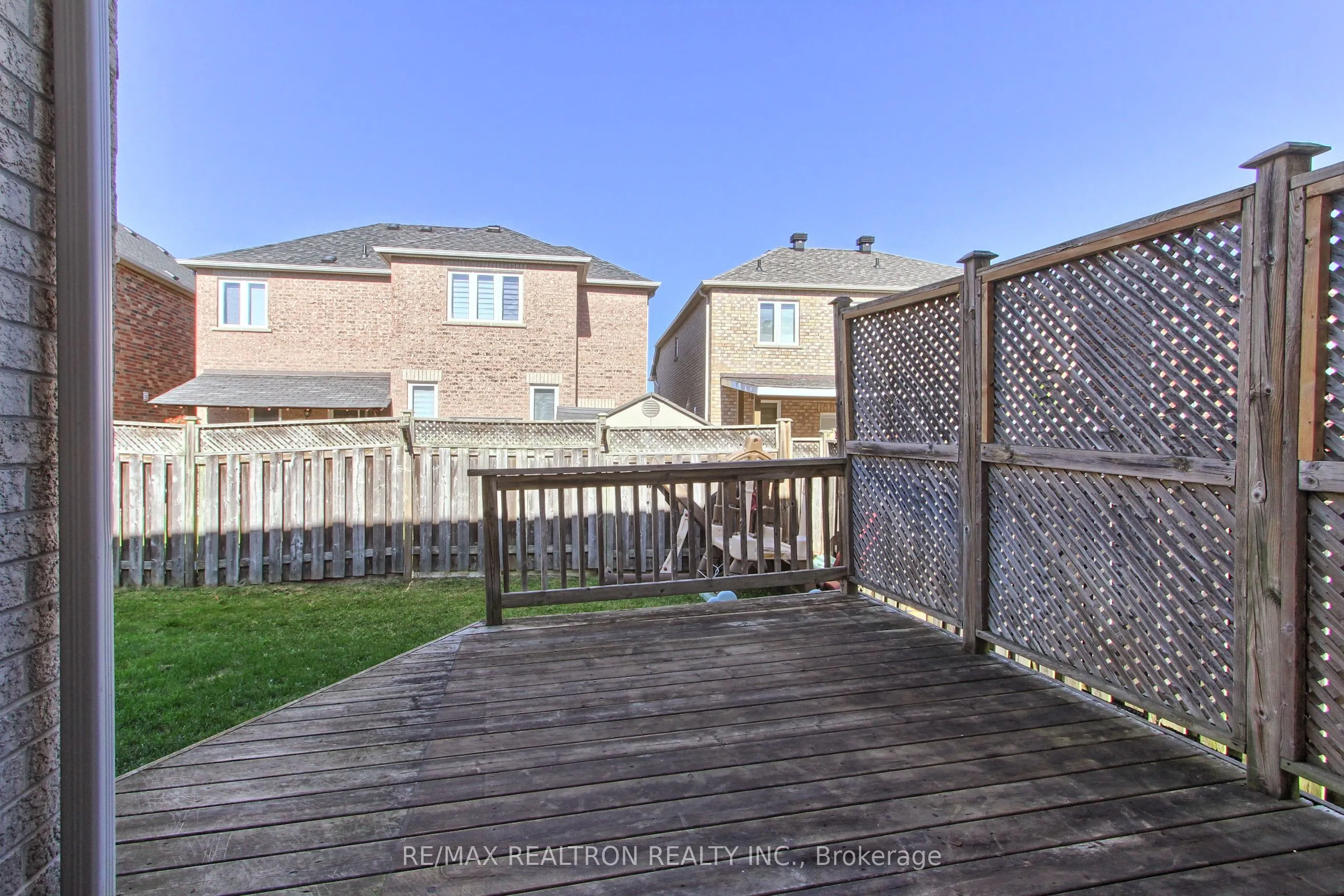 12 Victoria Wood Avenue