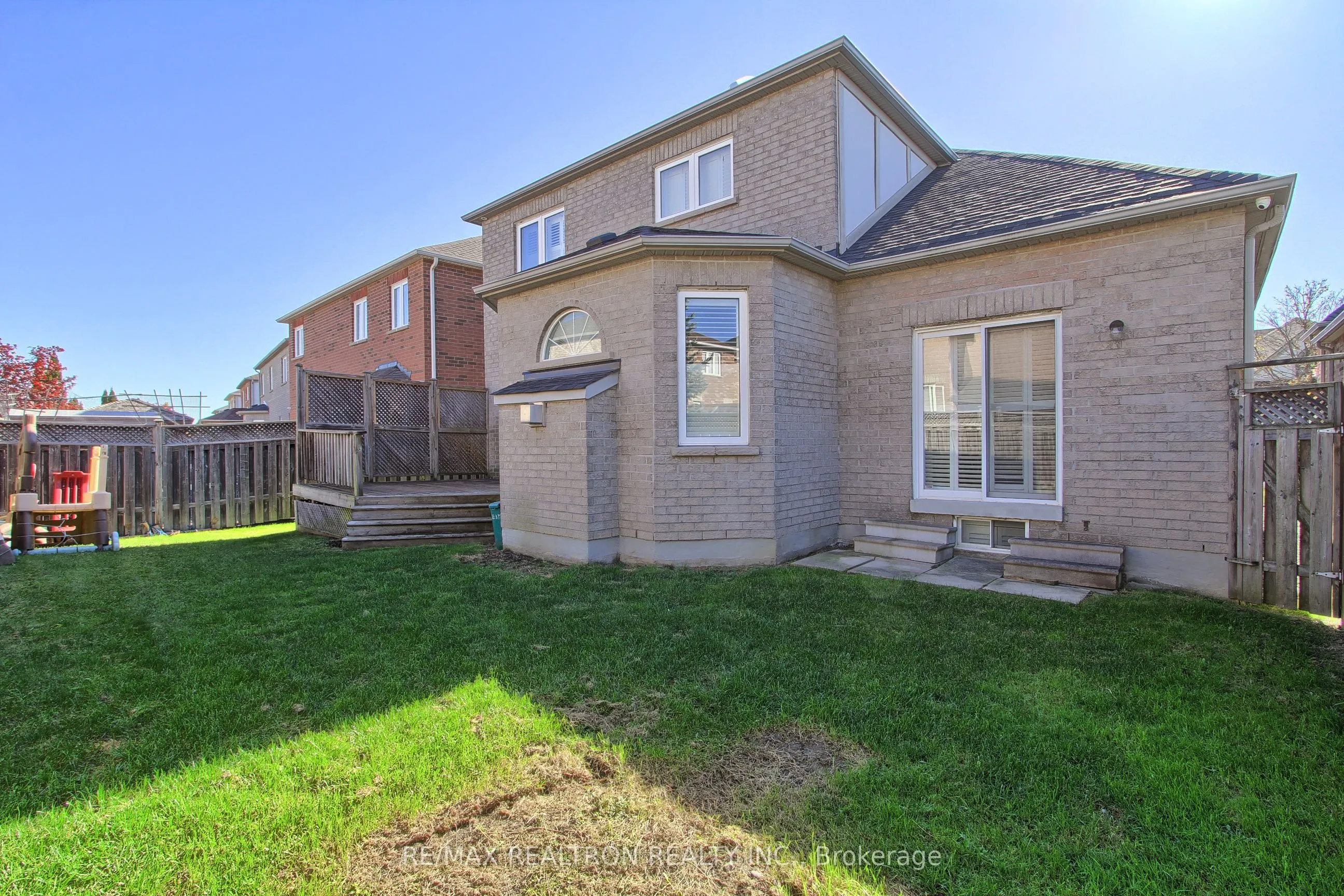 12 Victoria Wood Avenue