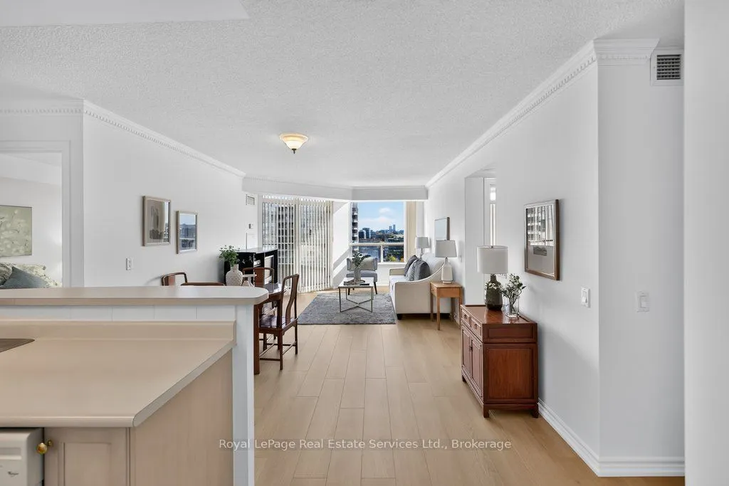 9015 Leslie Street #1002