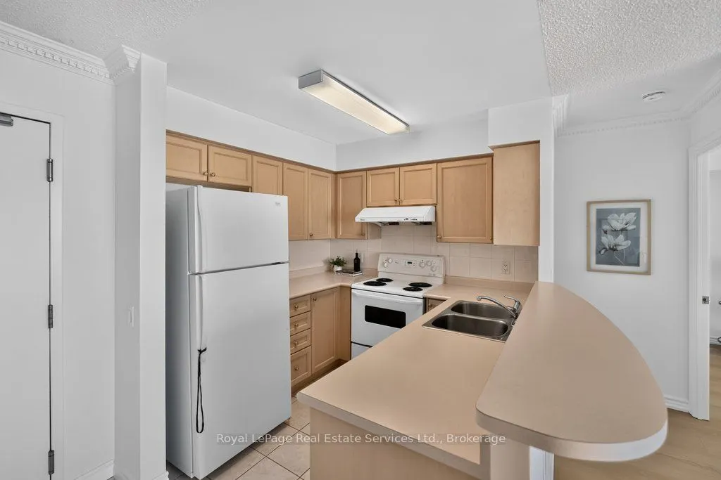 9015 Leslie Street #1002