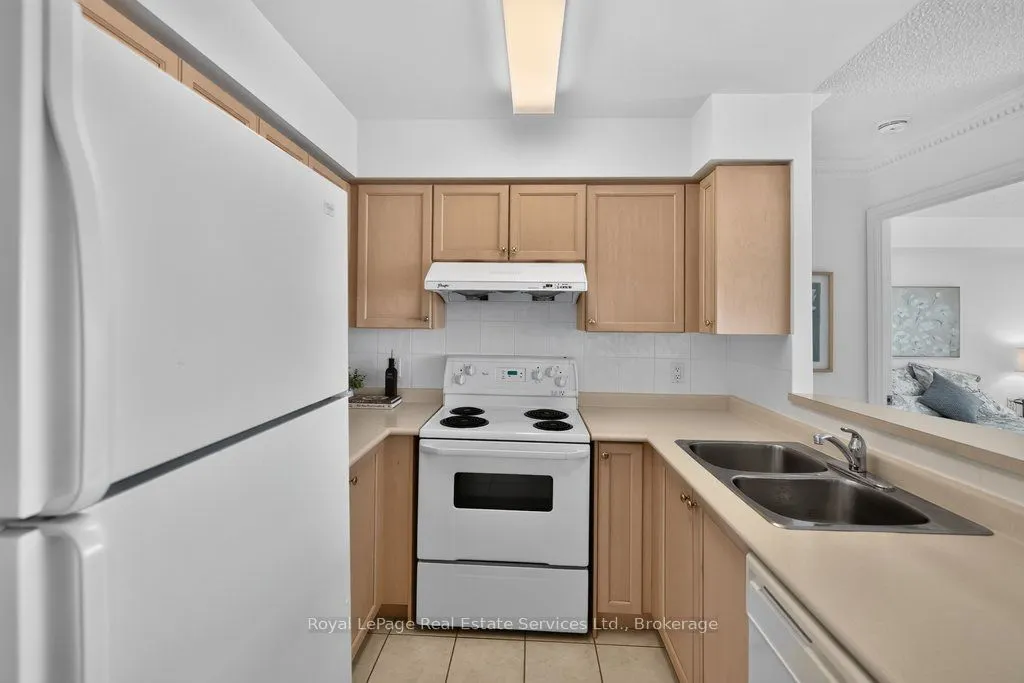 9015 Leslie Street #1002
