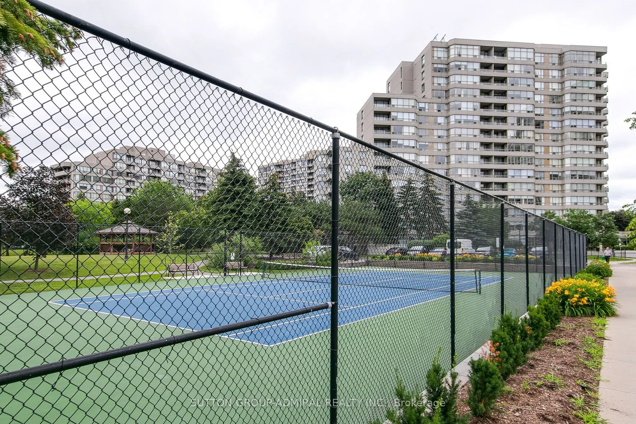11 Townsgate Drive #814