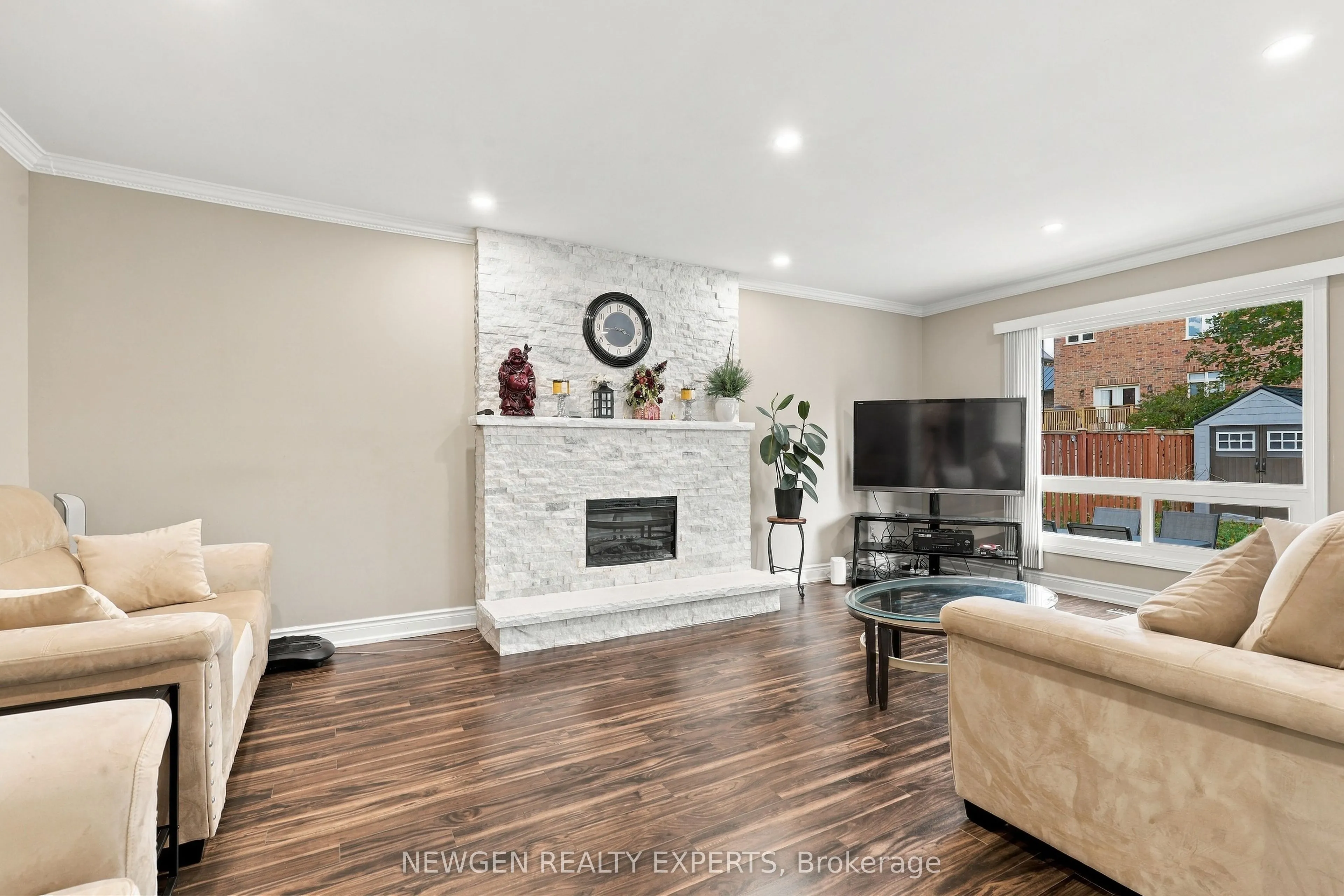 40 Foundry Crescent E