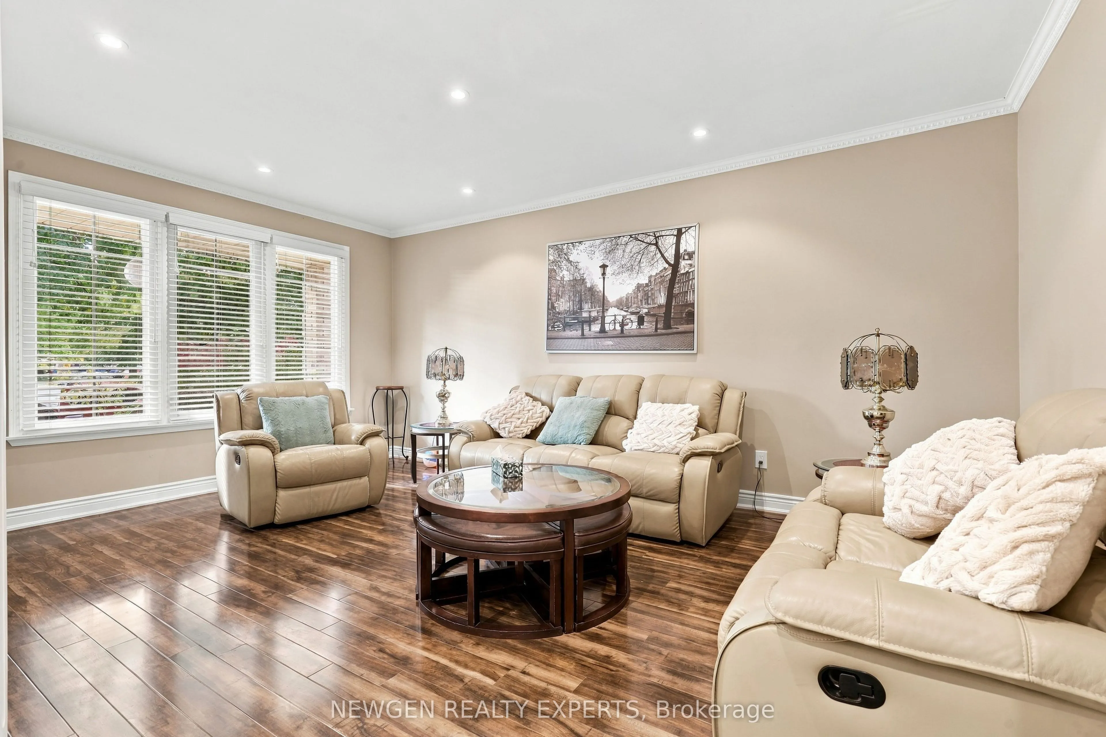 40 Foundry Crescent E