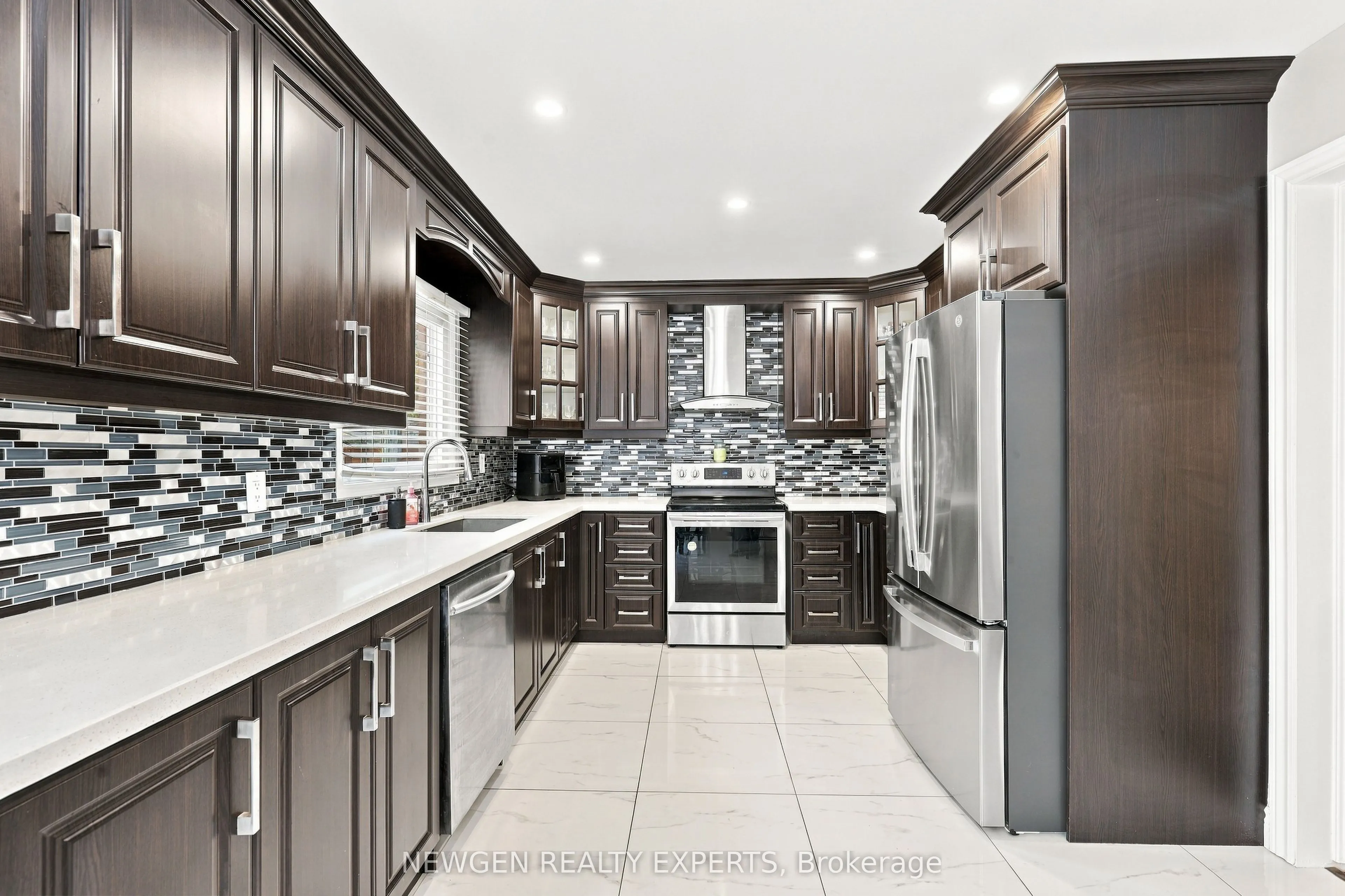 40 Foundry Crescent E