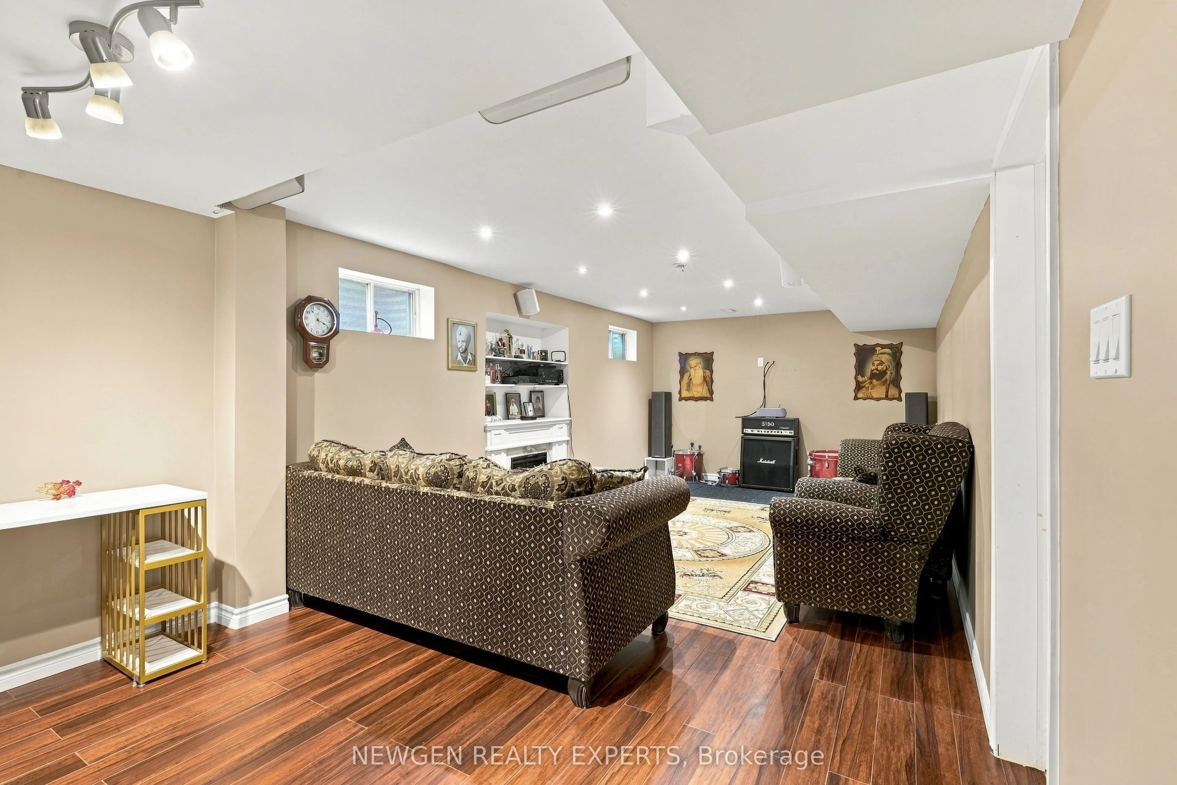 40 Foundry Crescent E