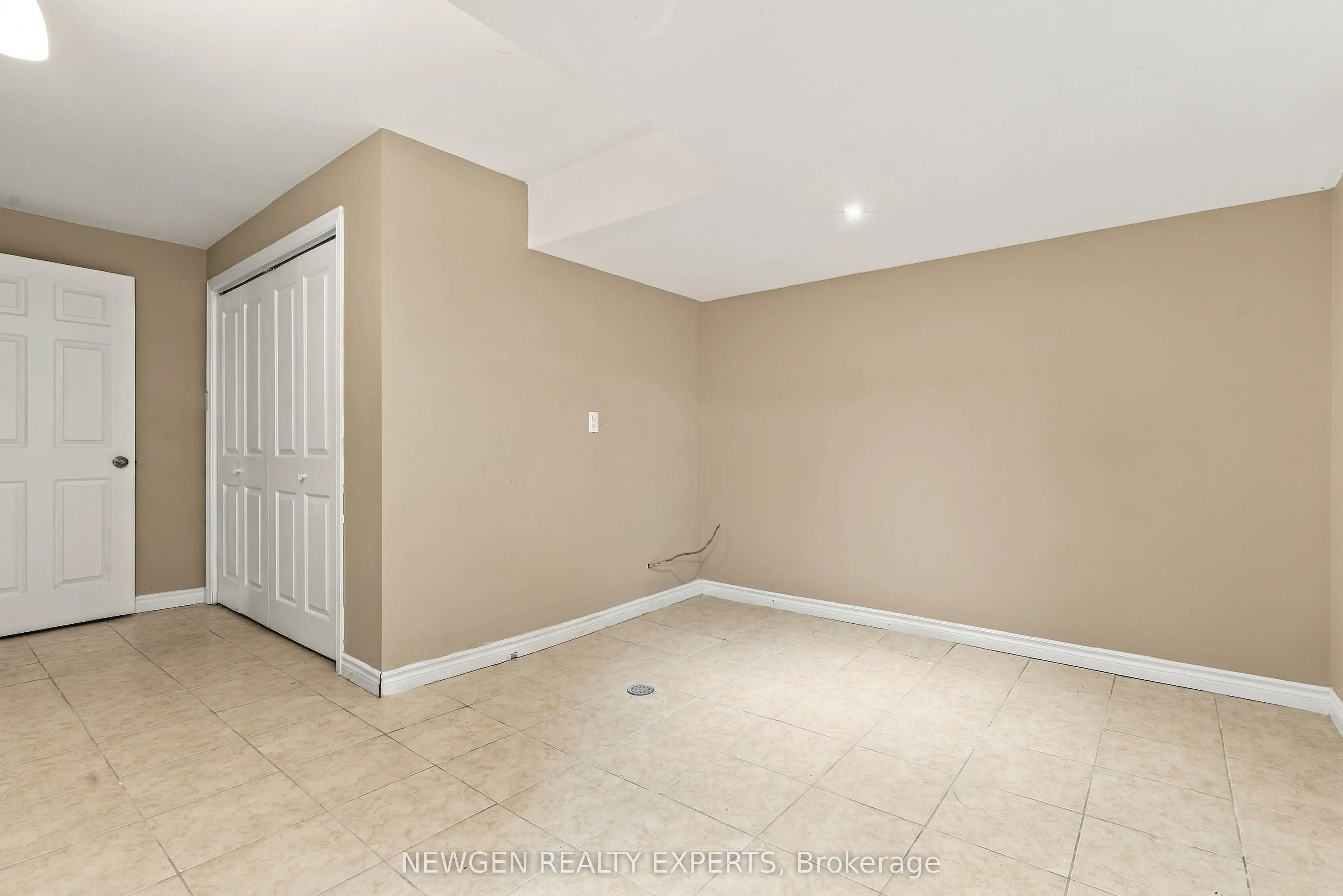40 Foundry Crescent E