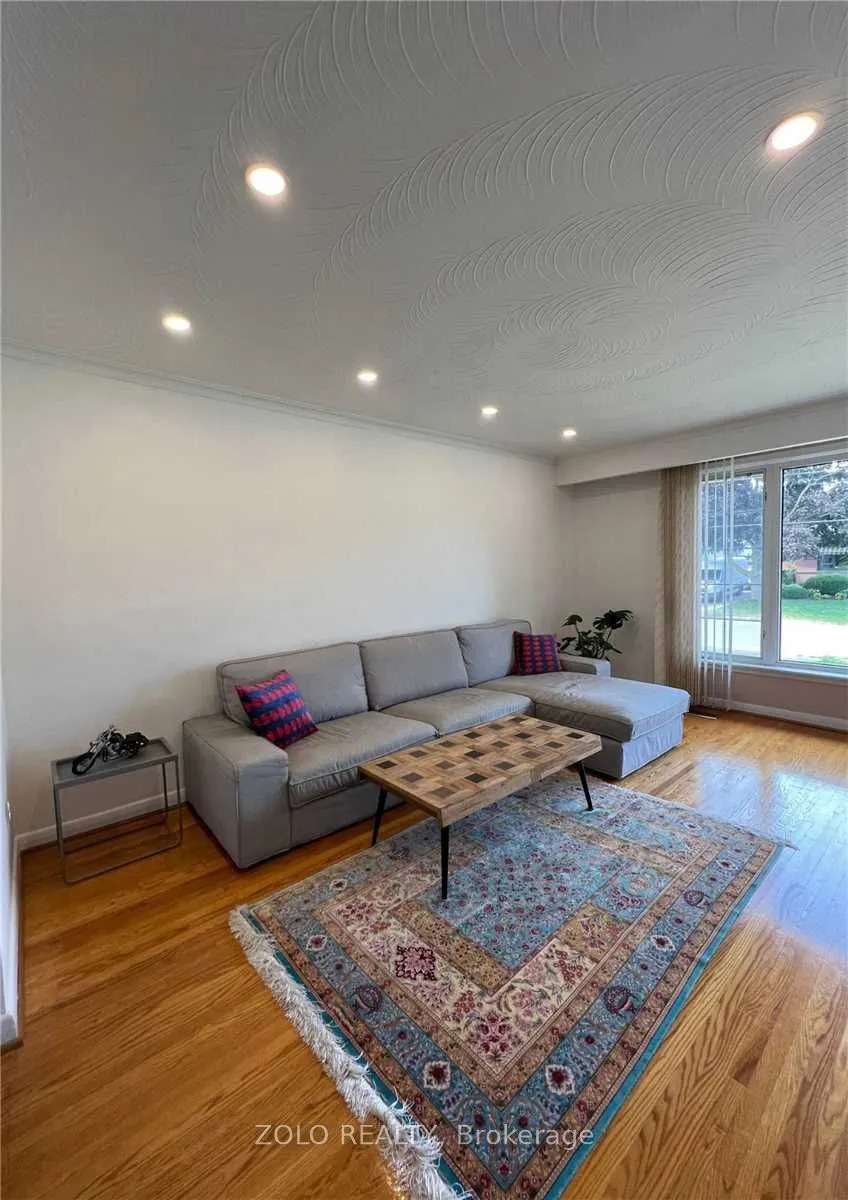 346 Wenlock Avenue #Main Floor