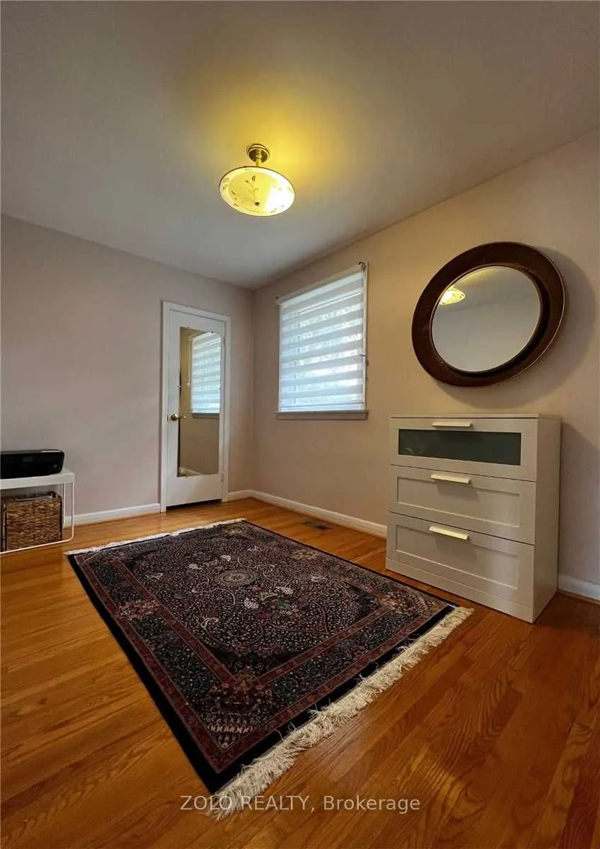 346 Wenlock Avenue #Main Floor