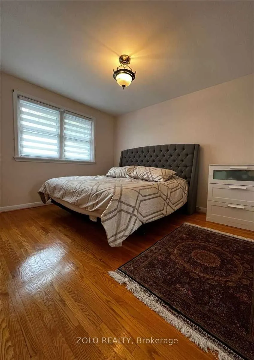 346 Wenlock Avenue #Main Floor