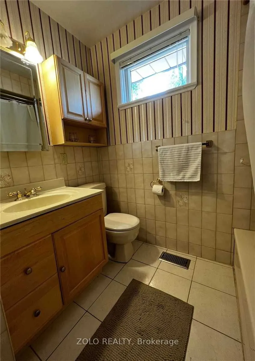 346 Wenlock Avenue #Main Floor