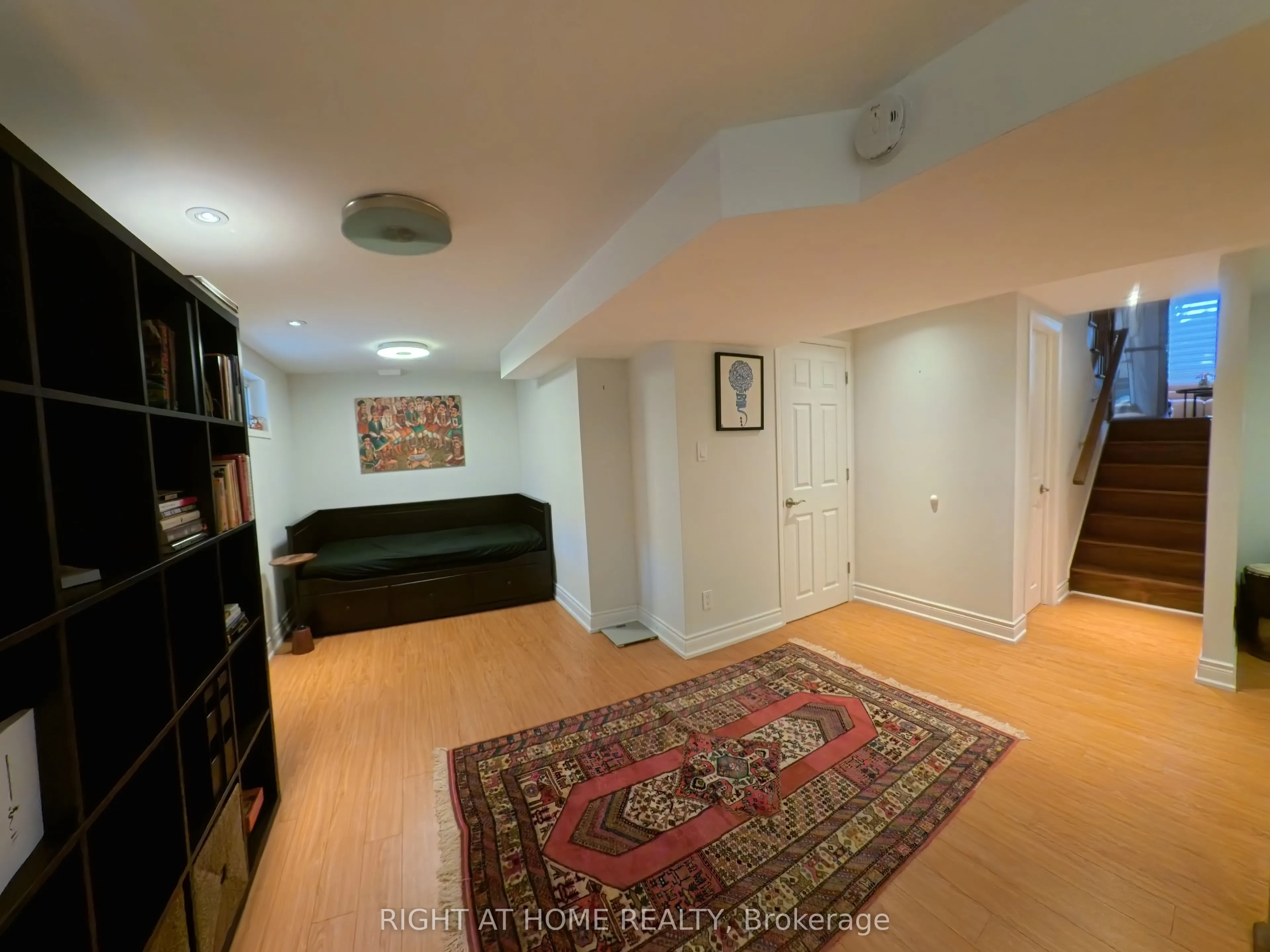 35 Knowles Crescent